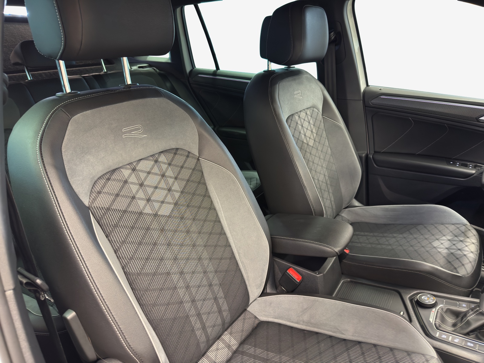 VW Tiguan 2.0TSI R-Line 4Motion DSG-image-14