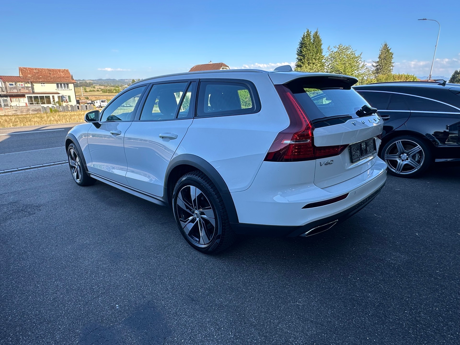 VOLVO V60 Cross Country B4 Mild Hybrid Core AWD Geartronic / Gratis-Service bis 150'000Km-image-2
