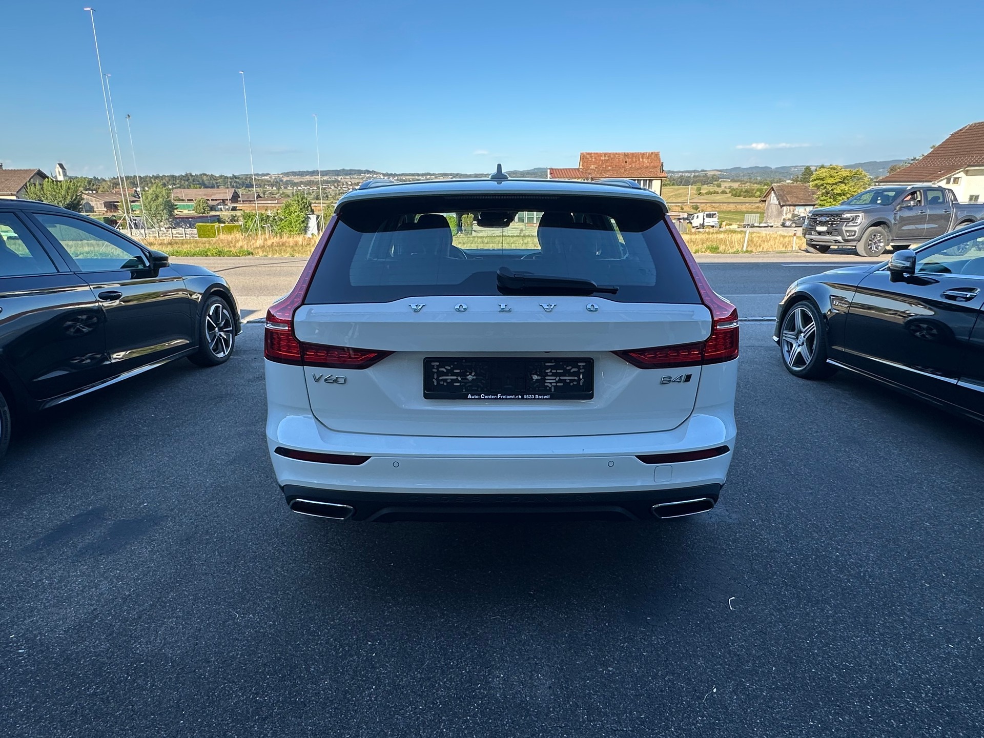 VOLVO V60 Cross Country B4 Mild Hybrid Core AWD Geartronic / Gratis-Service bis 150'000Km-image-3