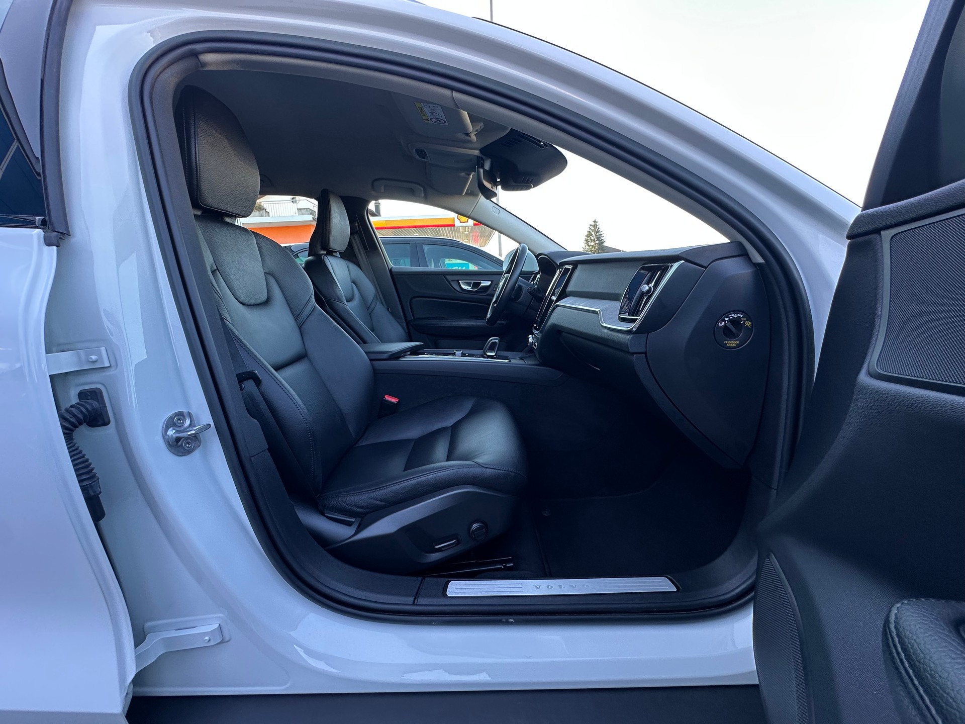 VOLVO V60 Cross Country B4 Mild Hybrid Core AWD Geartronic / Gratis-Service bis 150'000Km-image-6