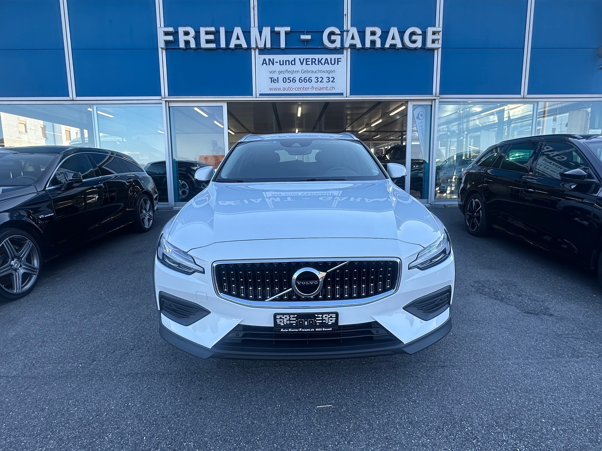 VOLVO V60 Cross Country B4 Mild Hybrid Core AWD Geartronic / Gratis-Service bis 150'000Km-image-0