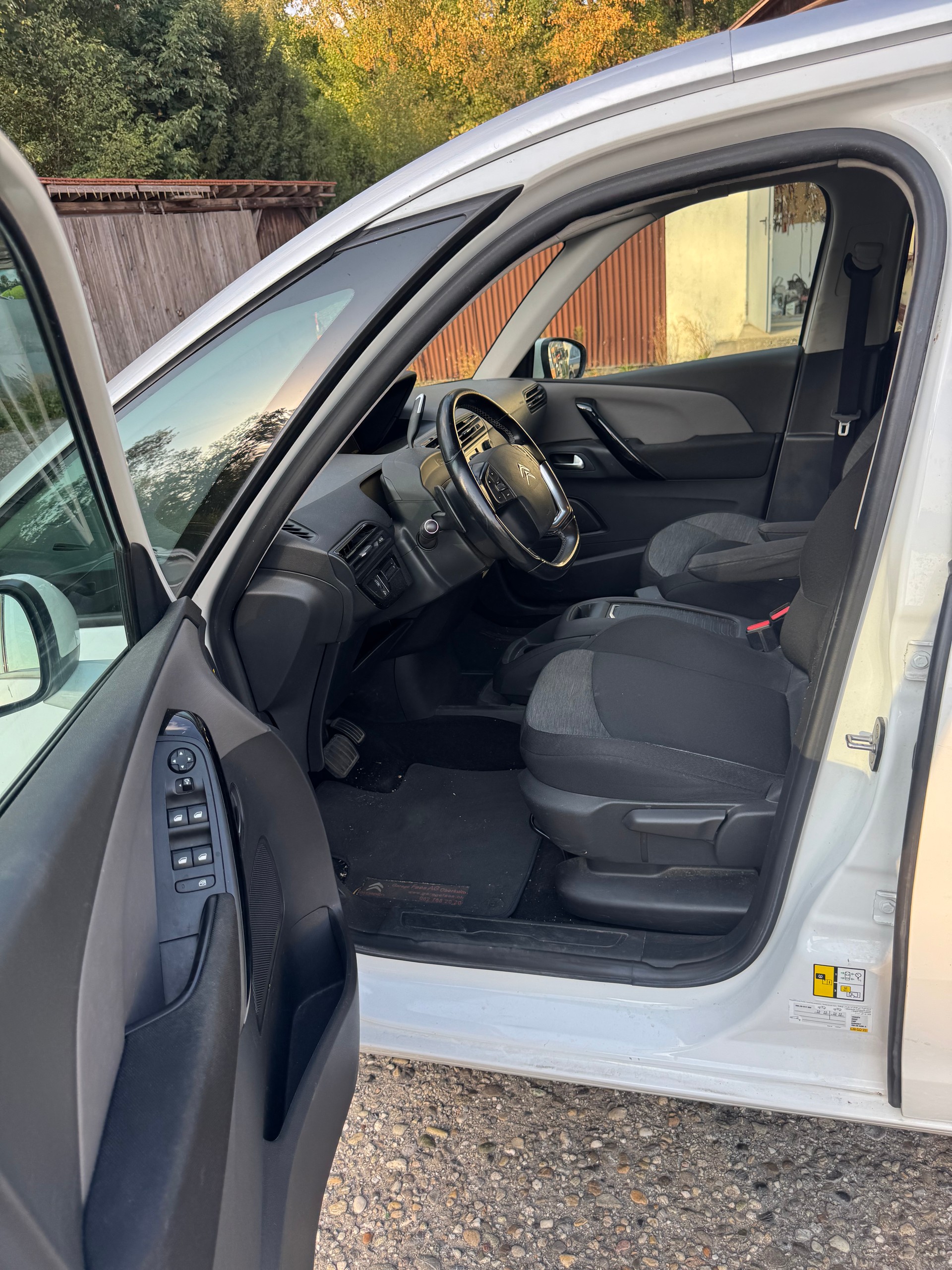 CITROEN Grand C4 Picasso 1.6 BlueHDi Swiss FAMiIIiLY EAT-image-10