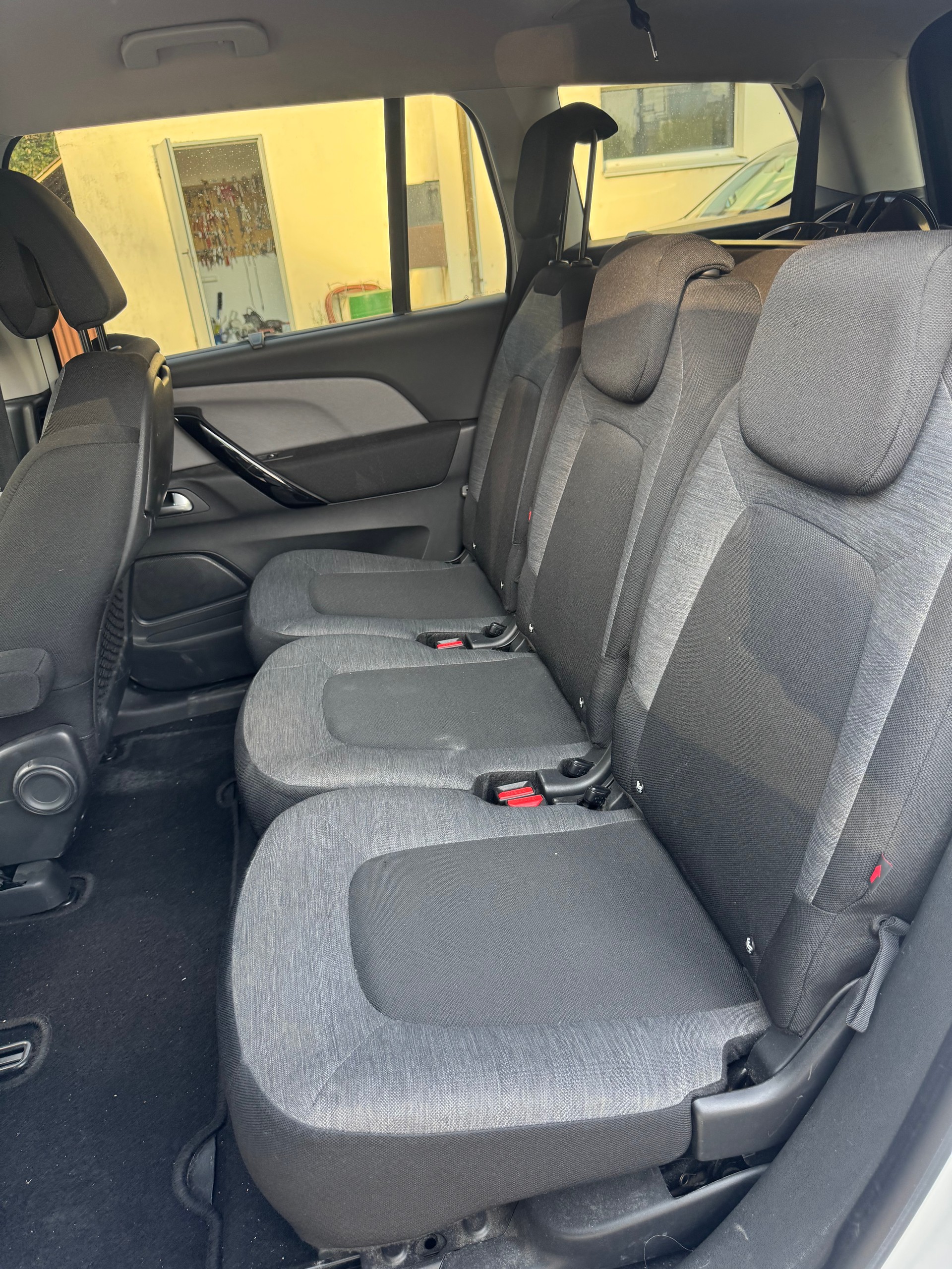 CITROEN Grand C4 Picasso 1.6 BlueHDi Swiss FAMiIIiLY EAT-image-8