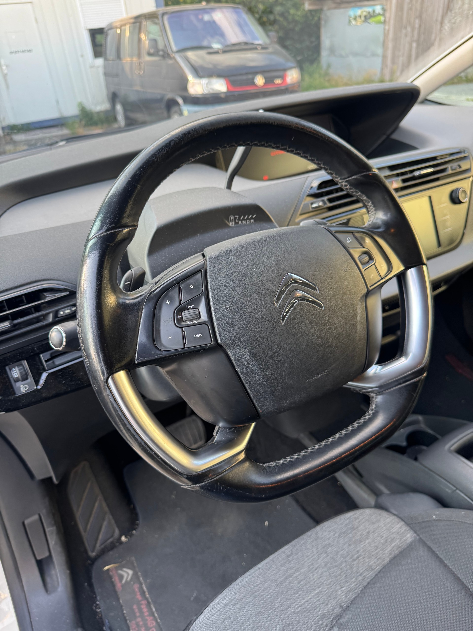 CITROEN Grand C4 Picasso 1.6 BlueHDi Swiss FAMiIIiLY EAT-image-12