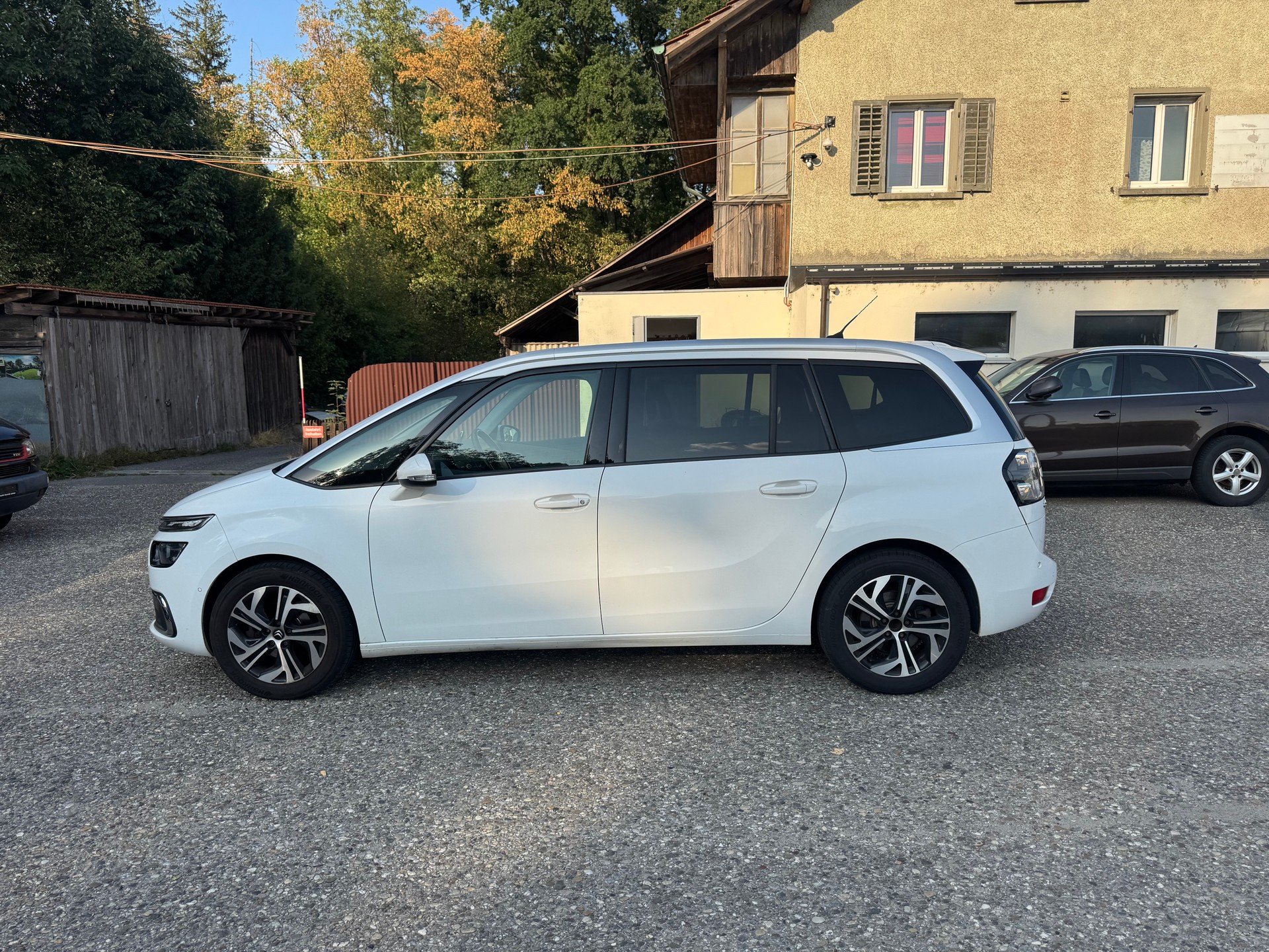 CITROEN Grand C4 Picasso 1.6 BlueHDi Swiss FAMiIIiLY EAT-image-5