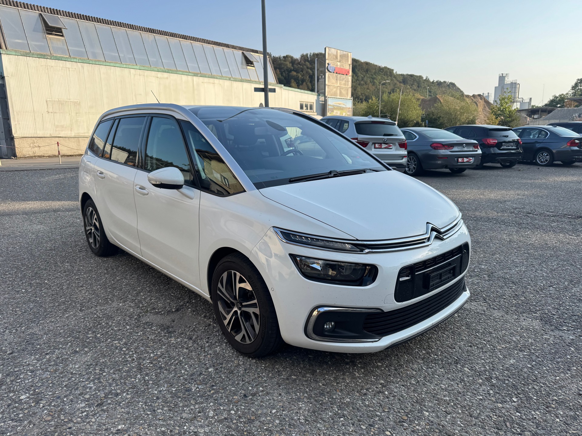 CITROEN Grand C4 Picasso 1.6 BlueHDi Swiss FAMiIIiLY EAT-image-3
