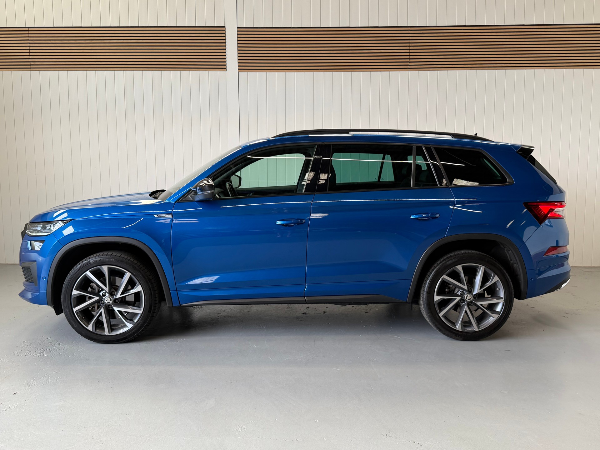 SKODA Kodiaq 2.0 TDI CR SportLine 4x4 DSG AHK frisch ab Service & MFK-image-1