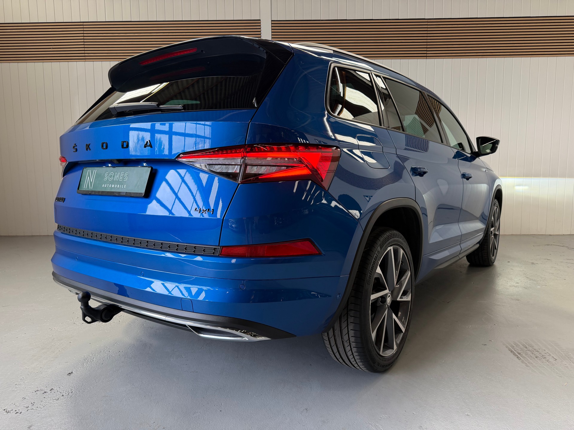 SKODA Kodiaq 2.0 TDI CR SportLine 4x4 DSG AHK frisch ab Service & MFK-image-4