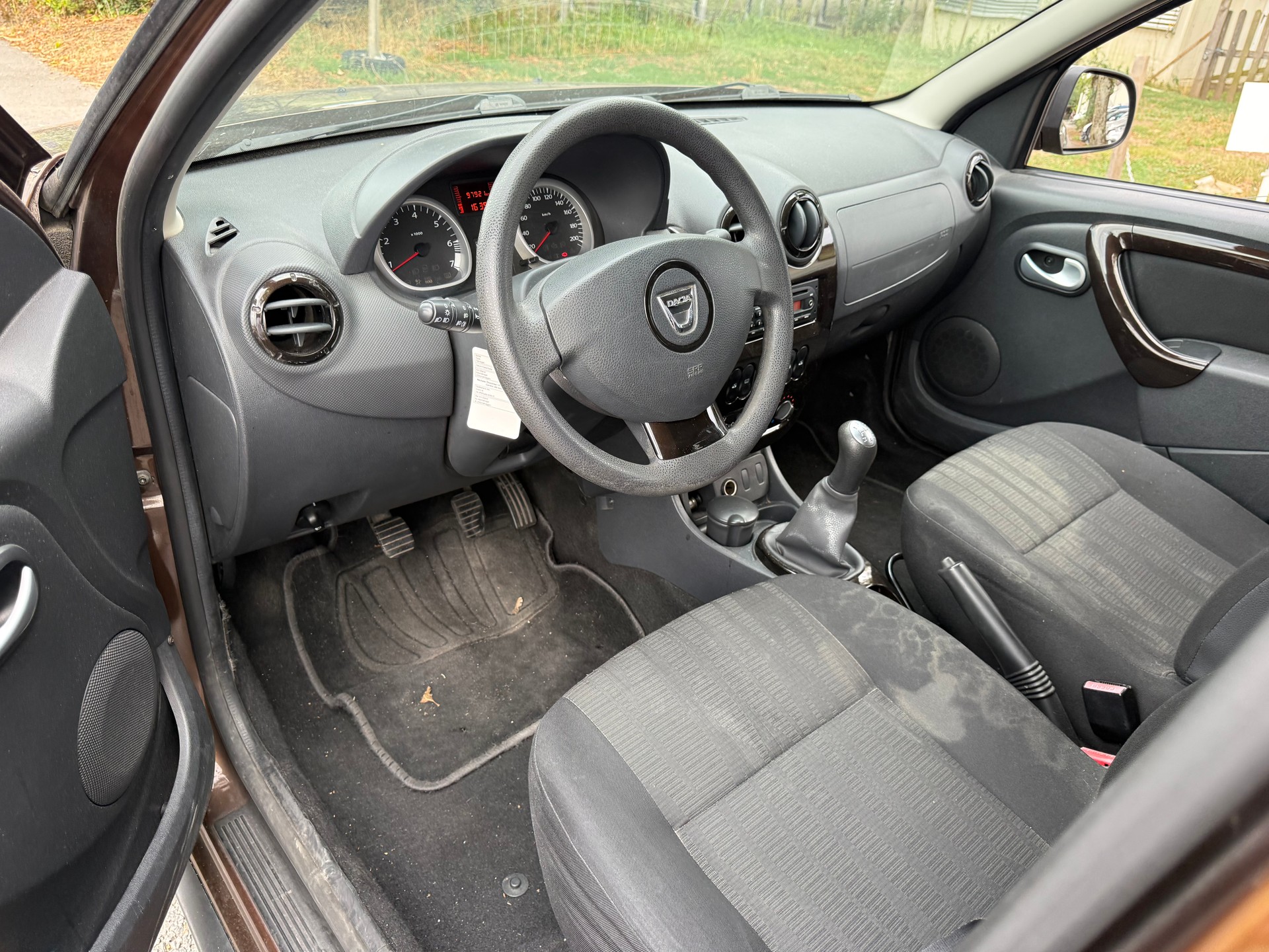 DACIA Duster 1.6 Ambiance 4x2-image-8