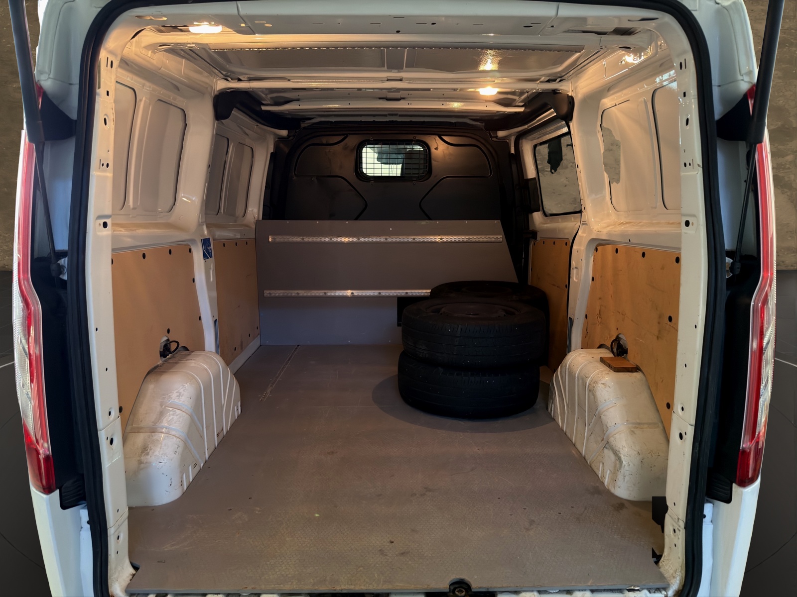 FORD Transit Custom 320 L1H1 Trend-image-8
