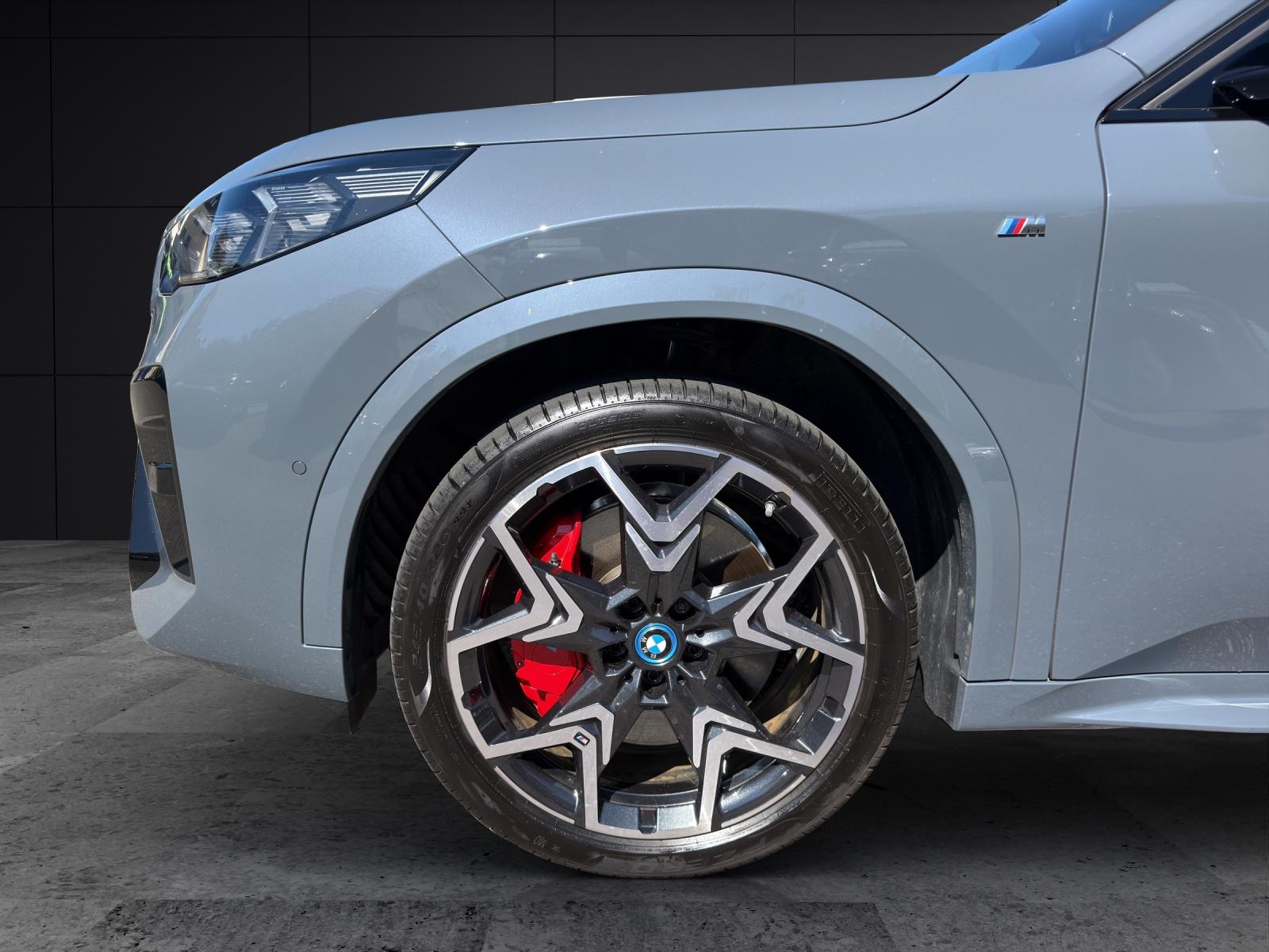 BMW iX2 30 xDrive-image-4