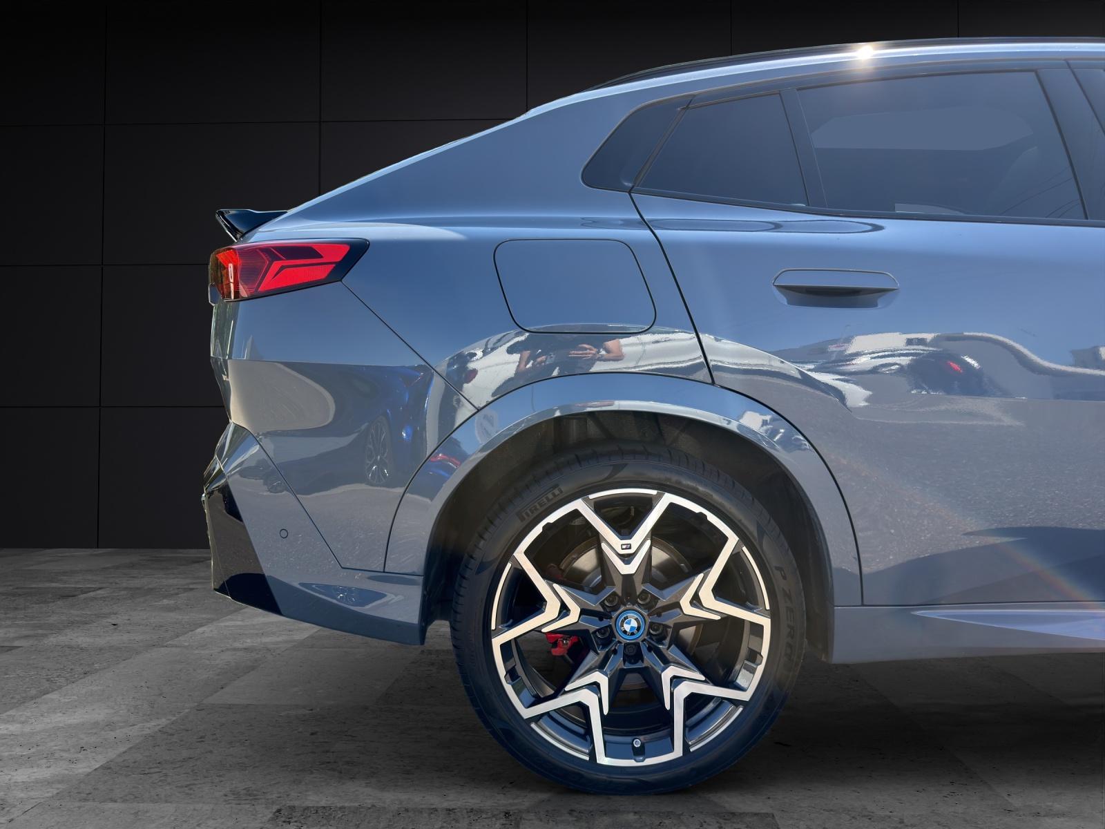 BMW iX2 30 xDrive-image-19