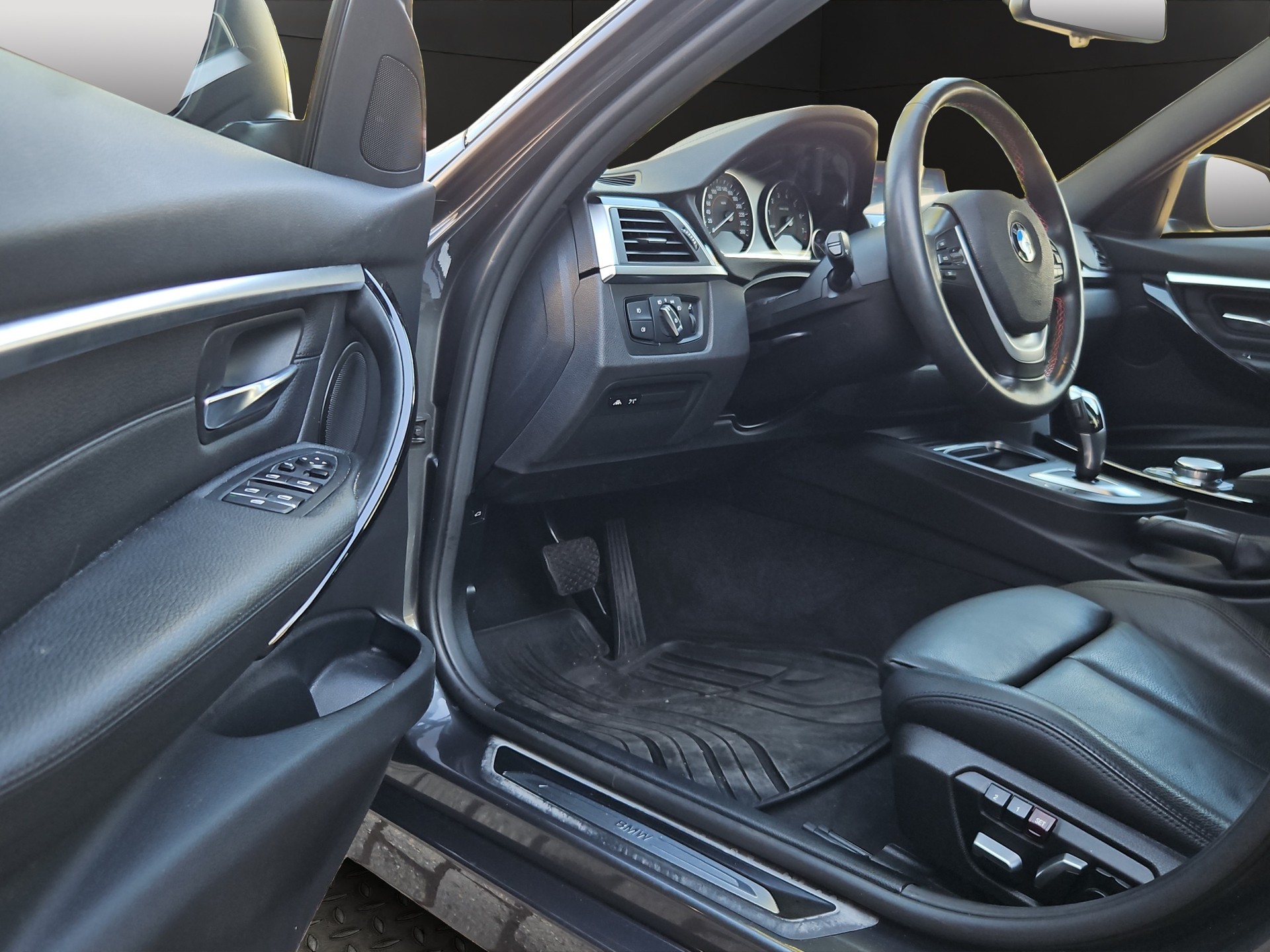 BMW 340i xDrive Touring Steptronic-image-16