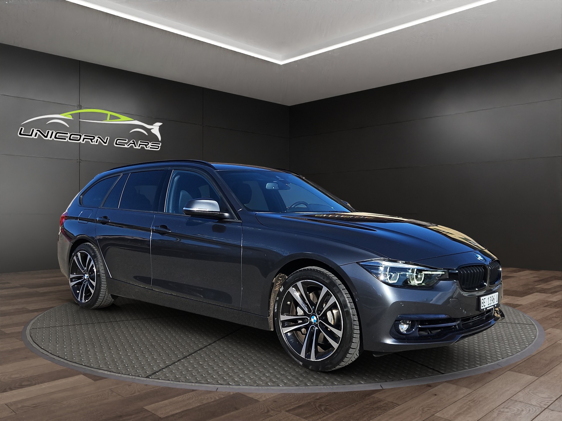 BMW 340i xDrive Touring Steptronic-image-0