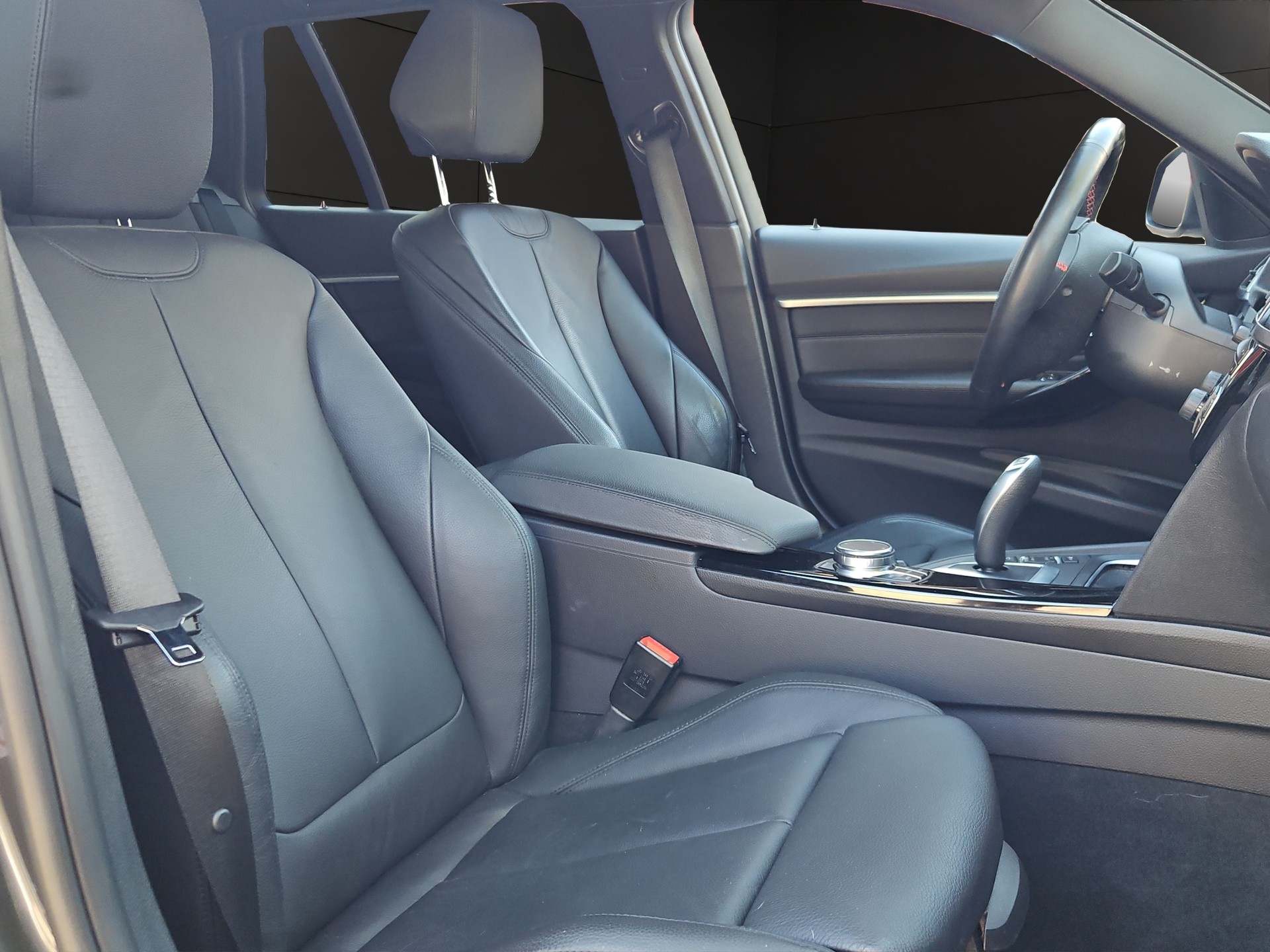 BMW 340i xDrive Touring Steptronic-image-15