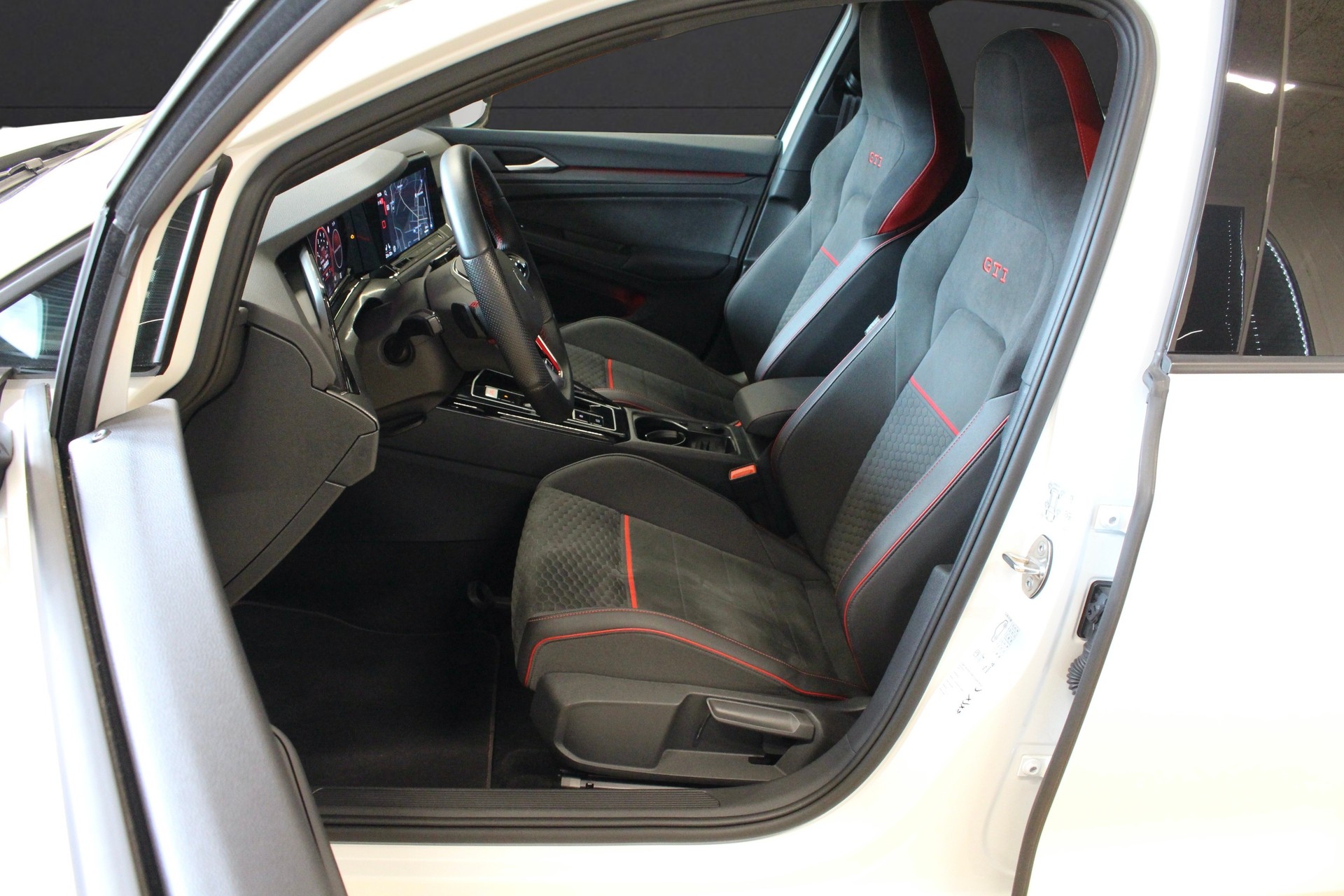 VW Golf 2.0 TSI GTI CLUBSPORT - EDITION DSG 300PS °TOP-Ausstattung °Black & White Package ° MJ. 2024-image-12