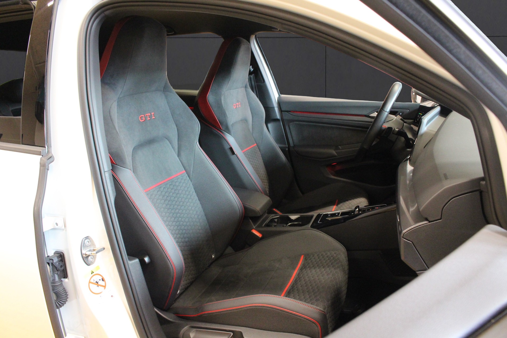 VW Golf 2.0 TSI GTI CLUBSPORT - EDITION DSG 300PS °TOP-Ausstattung °Black & White Package ° MJ. 2024-image-16