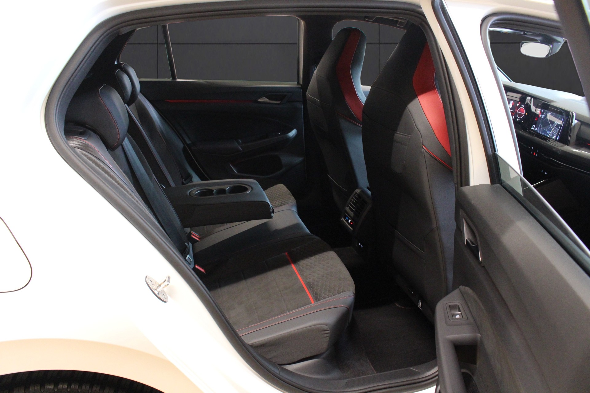 VW Golf 2.0 TSI GTI CLUBSPORT - EDITION DSG 300PS °TOP-Ausstattung °Black & White Package ° MJ. 2024-image-15