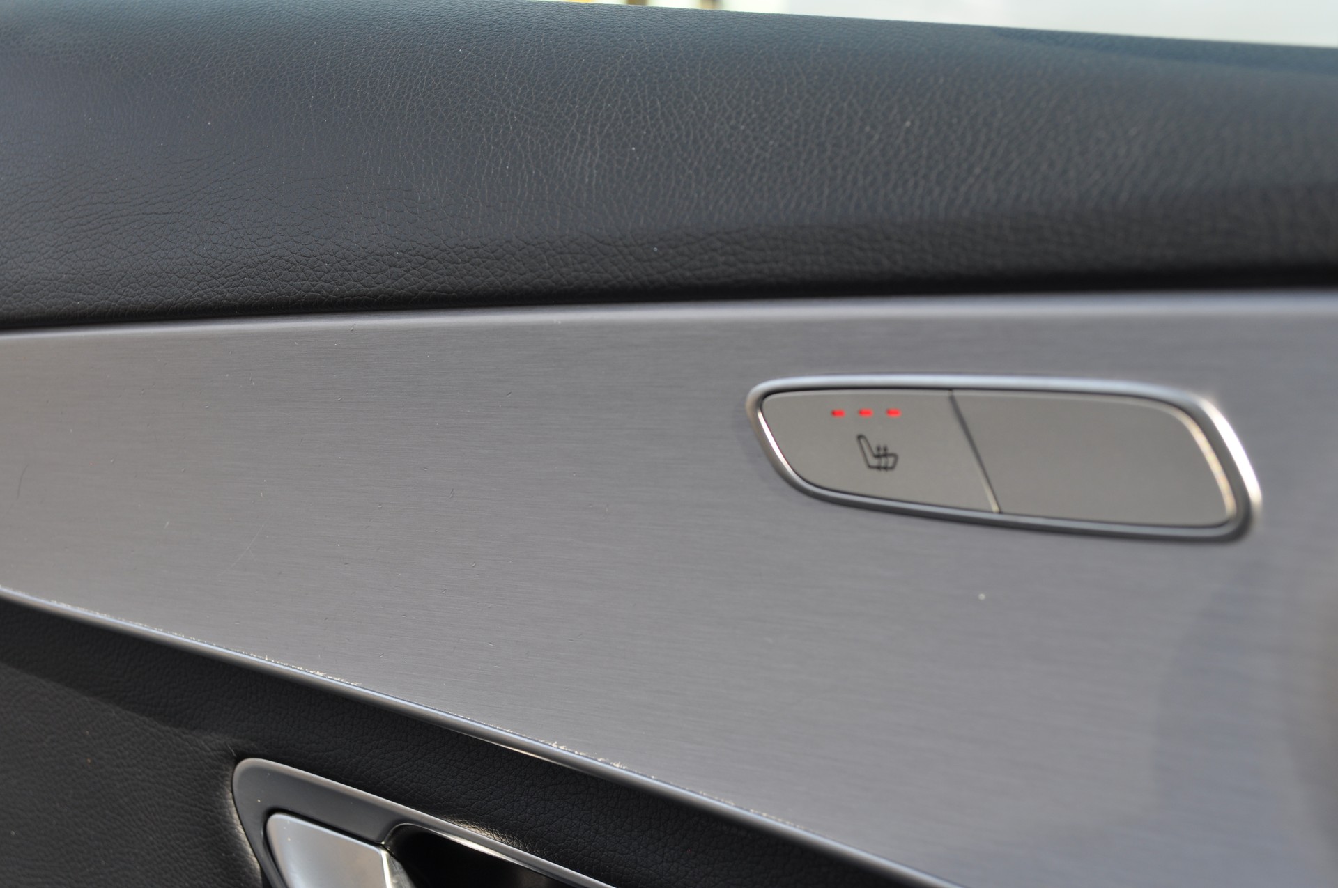 MERCEDES-BENZ C 250 d 4Matic Avantgarde-image-17