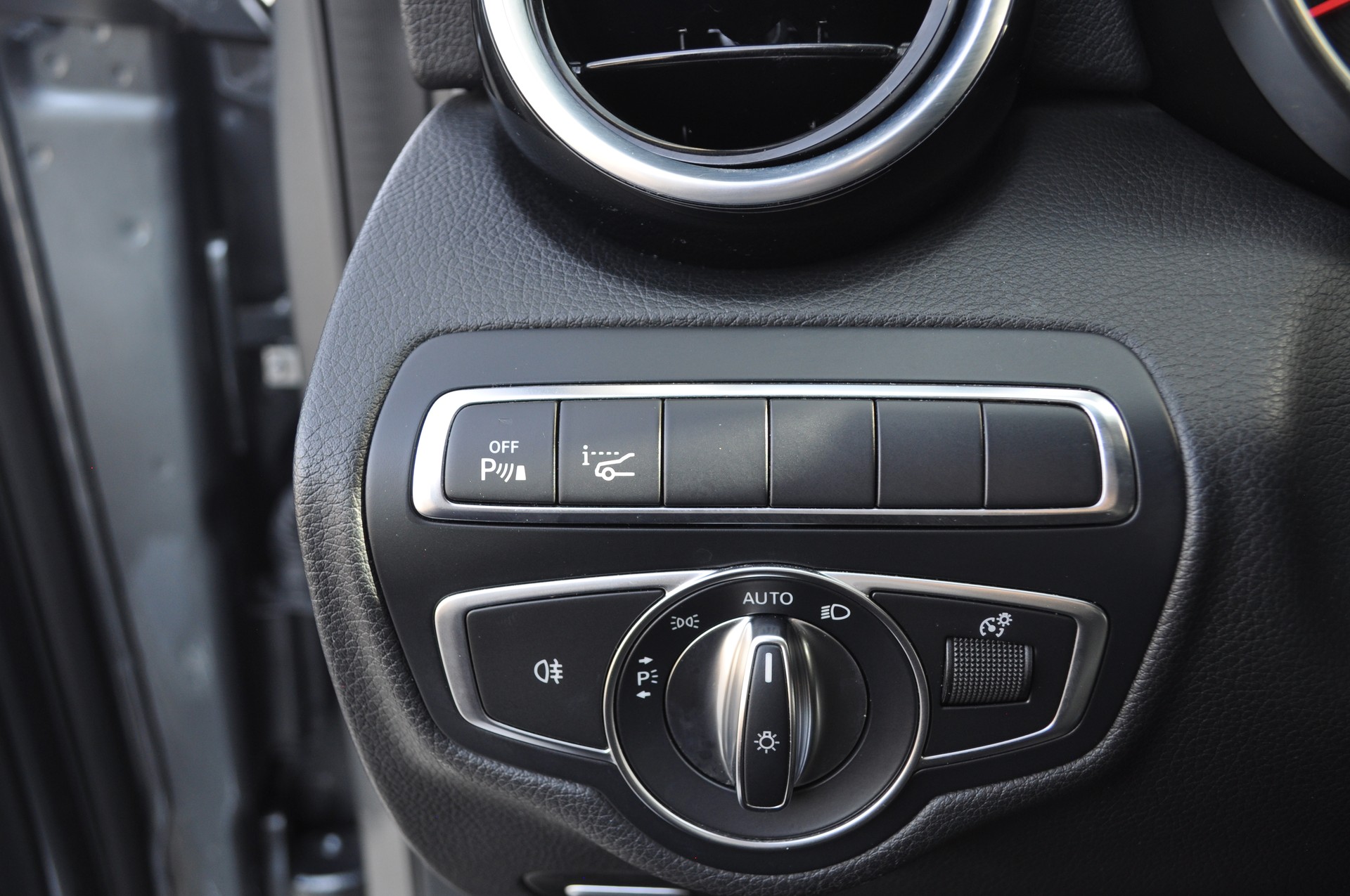 MERCEDES-BENZ C 250 d 4Matic Avantgarde-image-16
