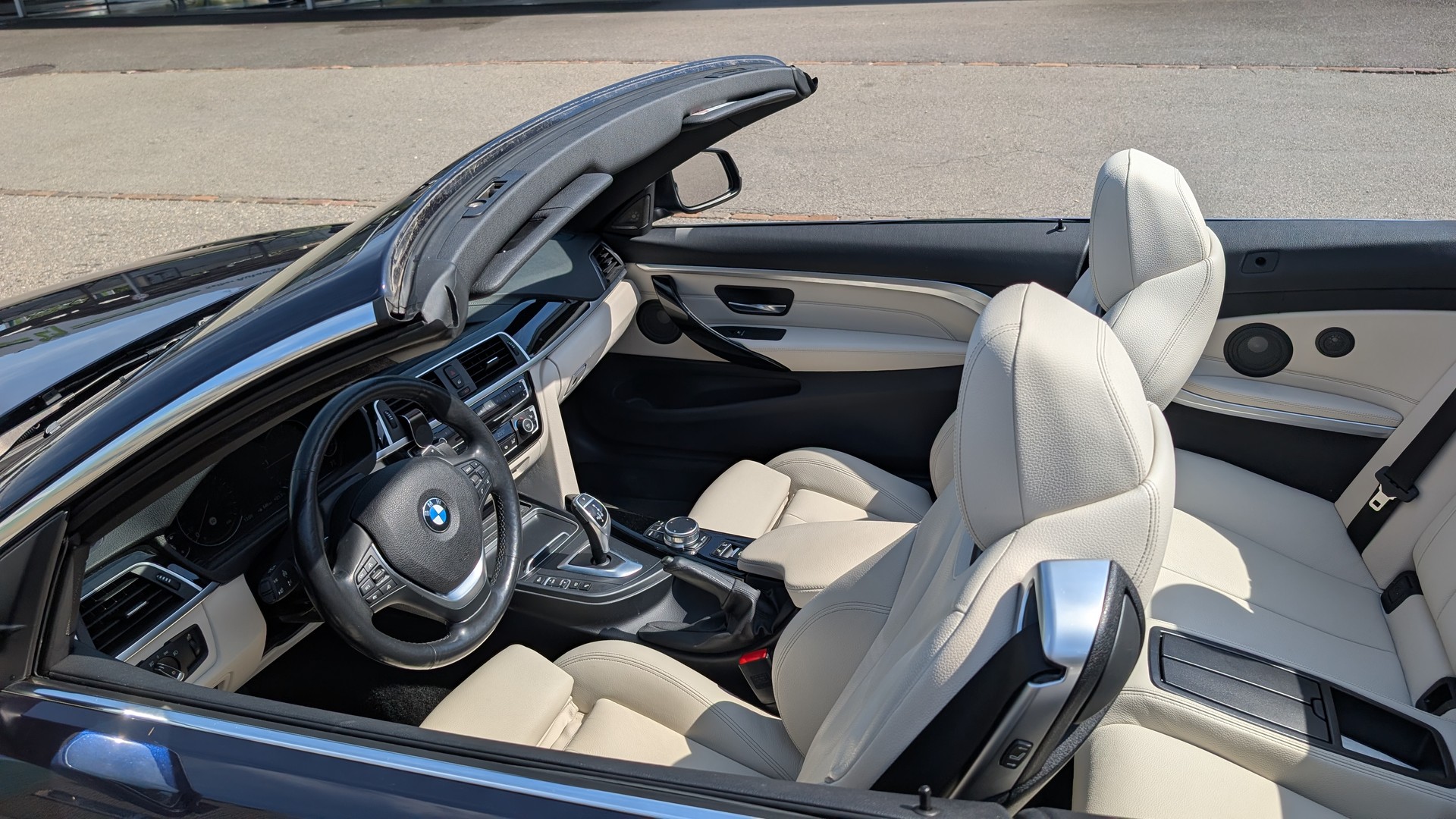 BMW 440i xDrive Cabrio Luxury Line-image-4