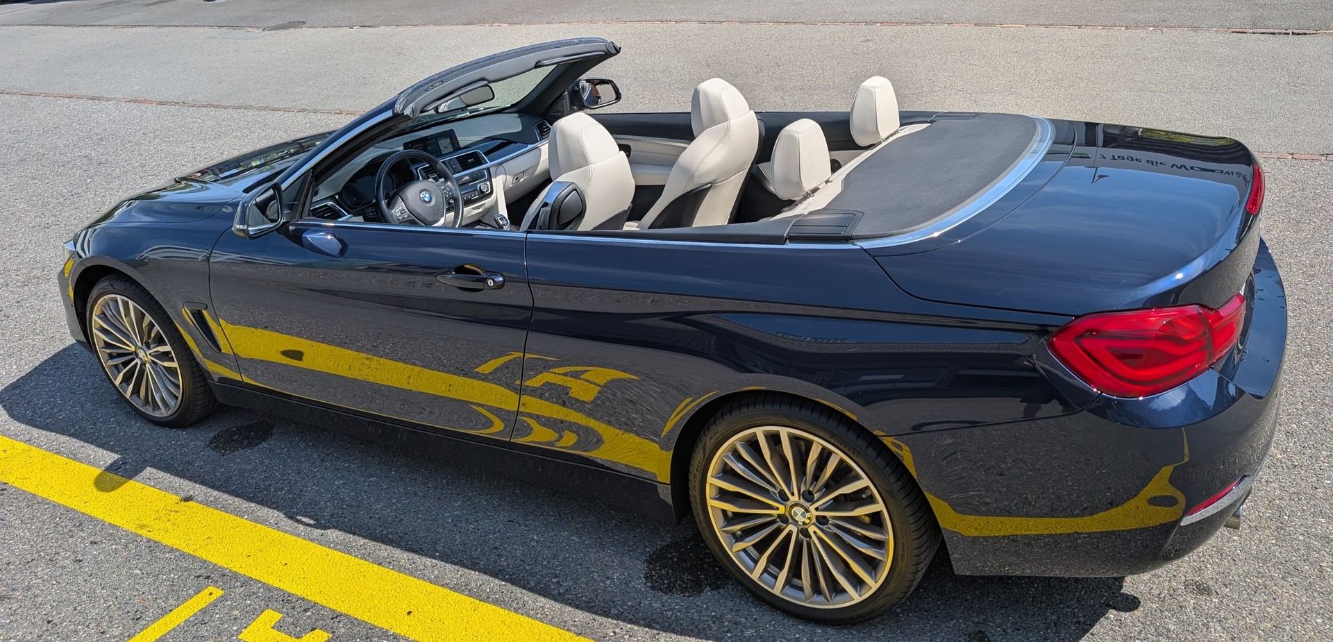BMW 440i xDrive Cabrio Luxury Line-image-1