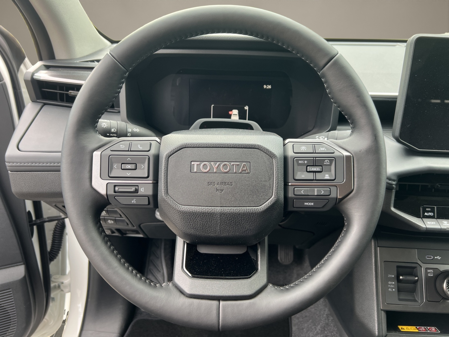 TOYOTA Hilux Double Cab.-Pick-up 2.8 D-4D 204 Style MHEV-image-17