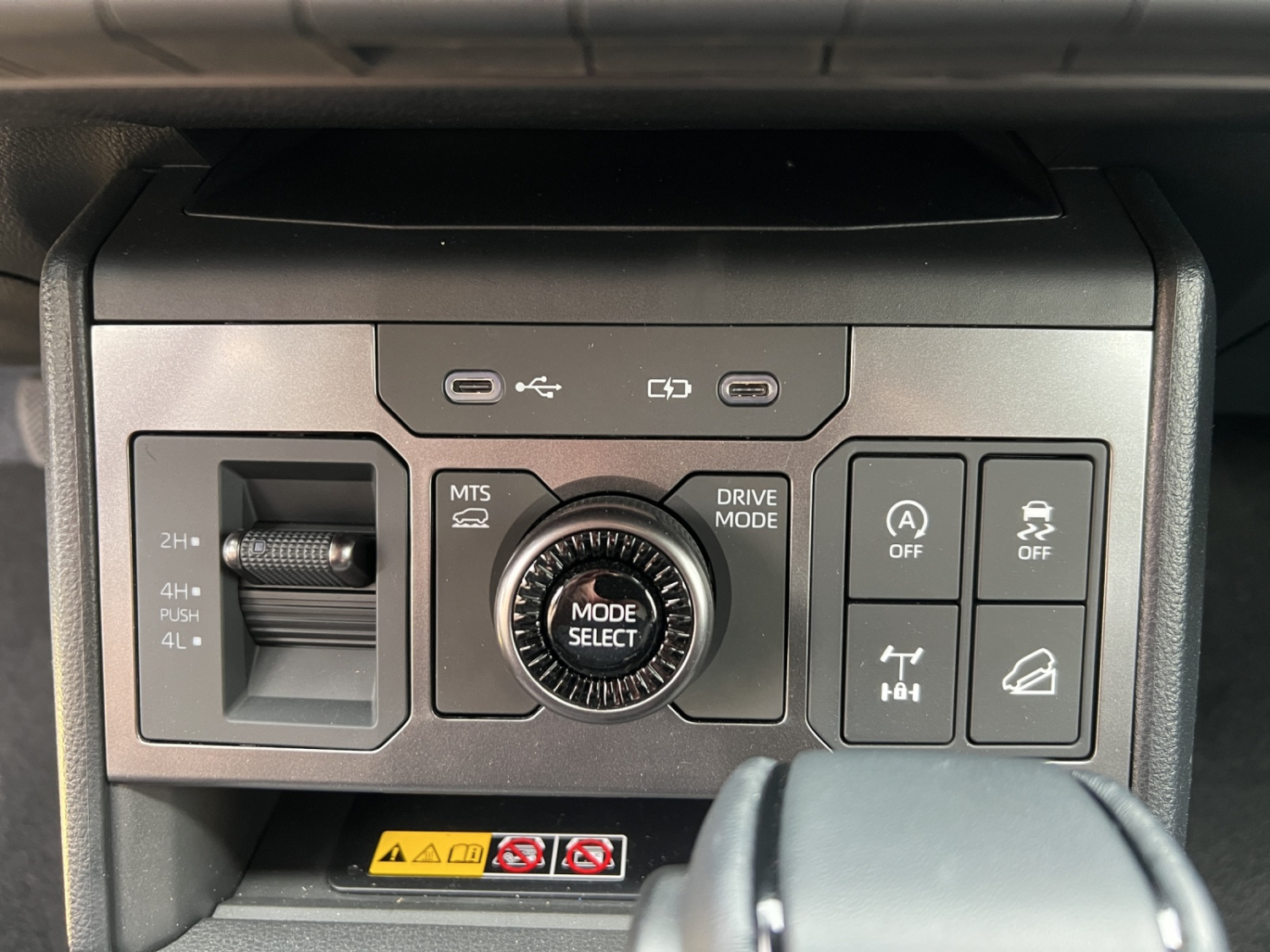 TOYOTA Hilux Double Cab.-Pick-up 2.8 D-4D 204 Style MHEV-image-14