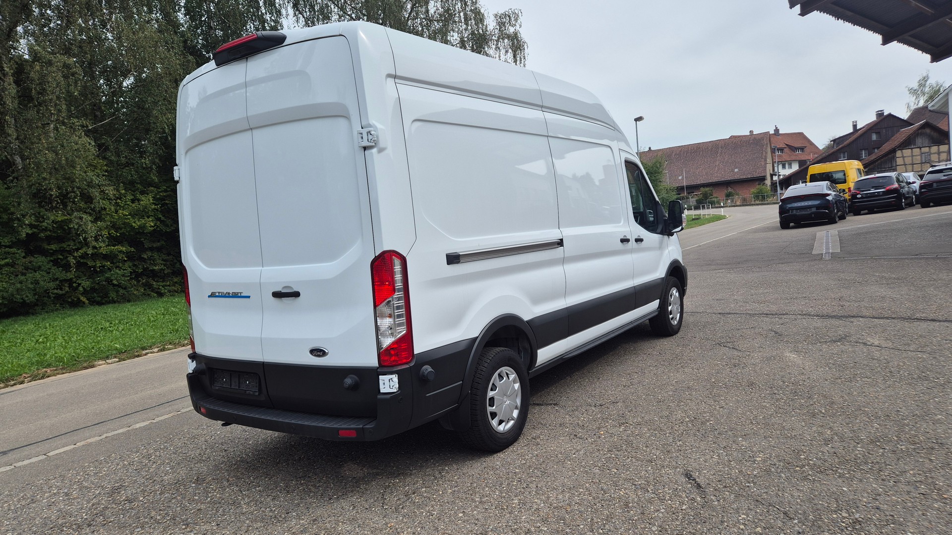 FORD E-Transit Van 350 L3 H3 Trend RWD 68kWh-image-4