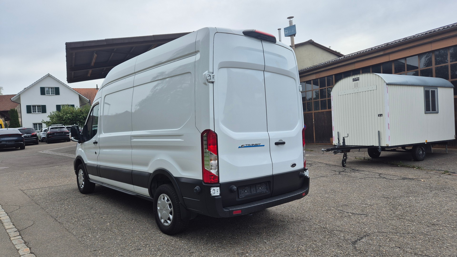 FORD E-Transit Van 350 L3 H3 Trend RWD 68kWh-image-2