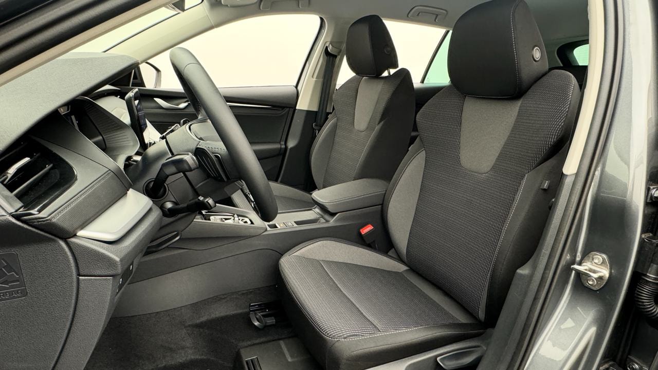 SKODA Octavia Combi 2.0 TDI DSG Selection-image-4