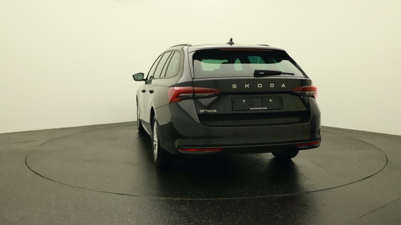 SKODA Octavia Combi 2.0 TDI DSG Selection-image-3