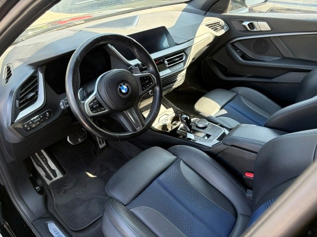 BMW 120i-image-5