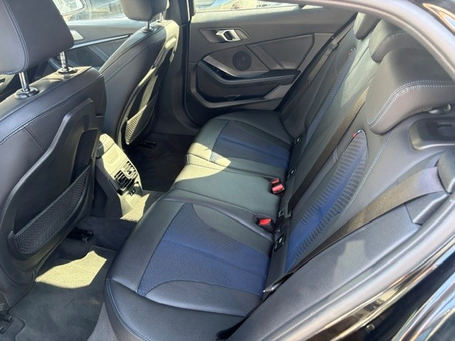 BMW 120i-image-4