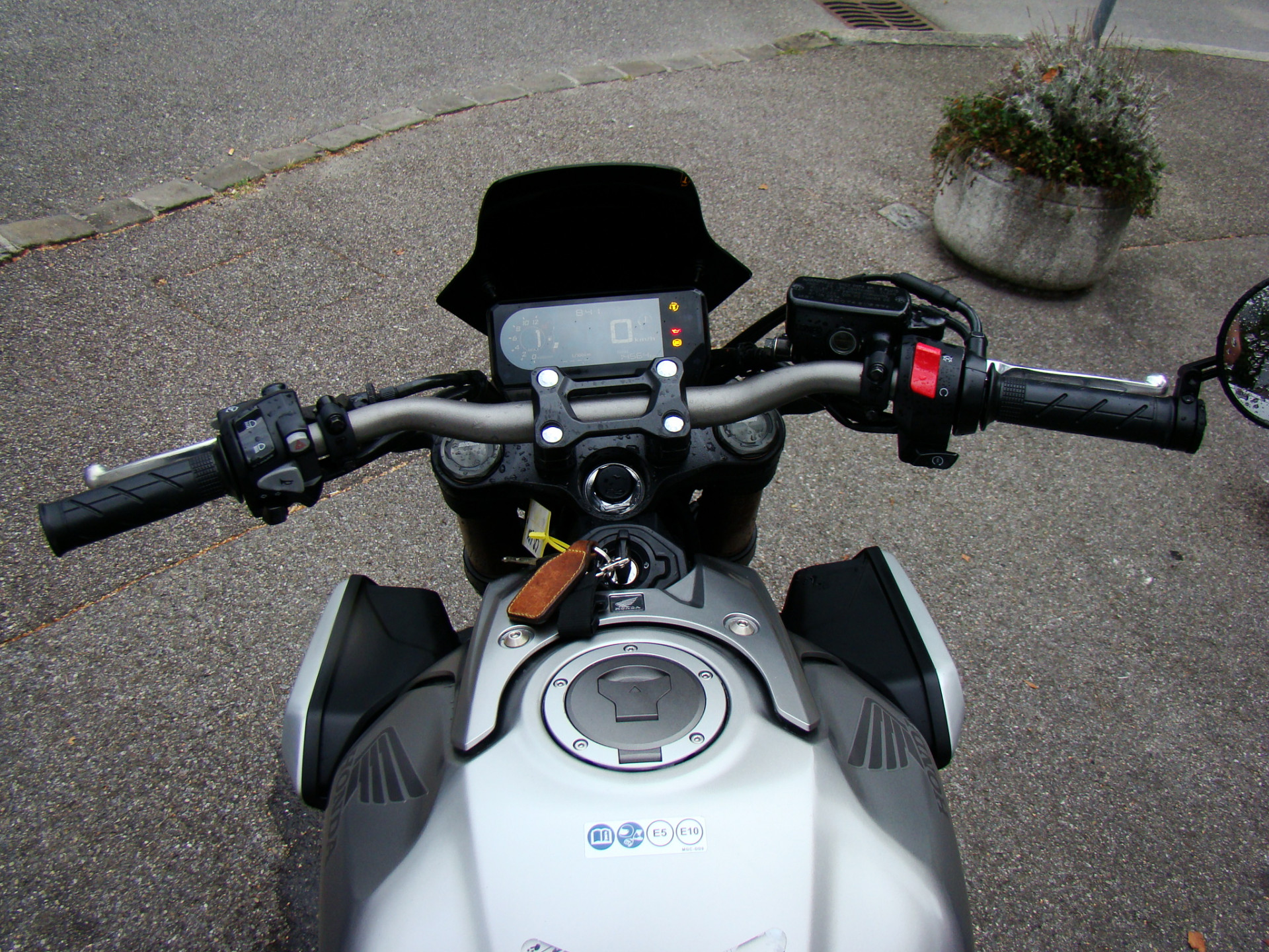 HONDA CB 650 R-showroom-element-2