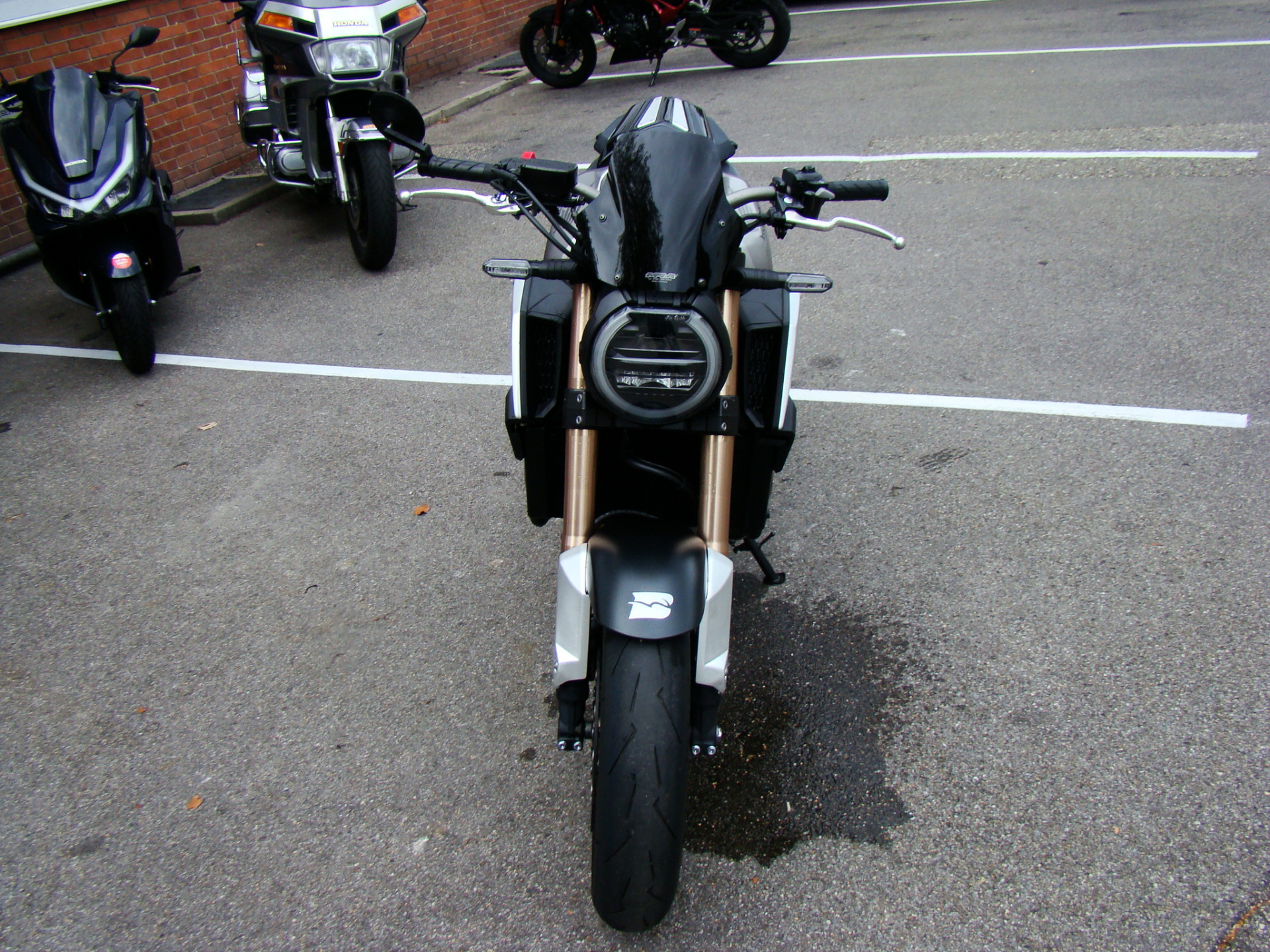 HONDA CB 650 R-showroom-element-3