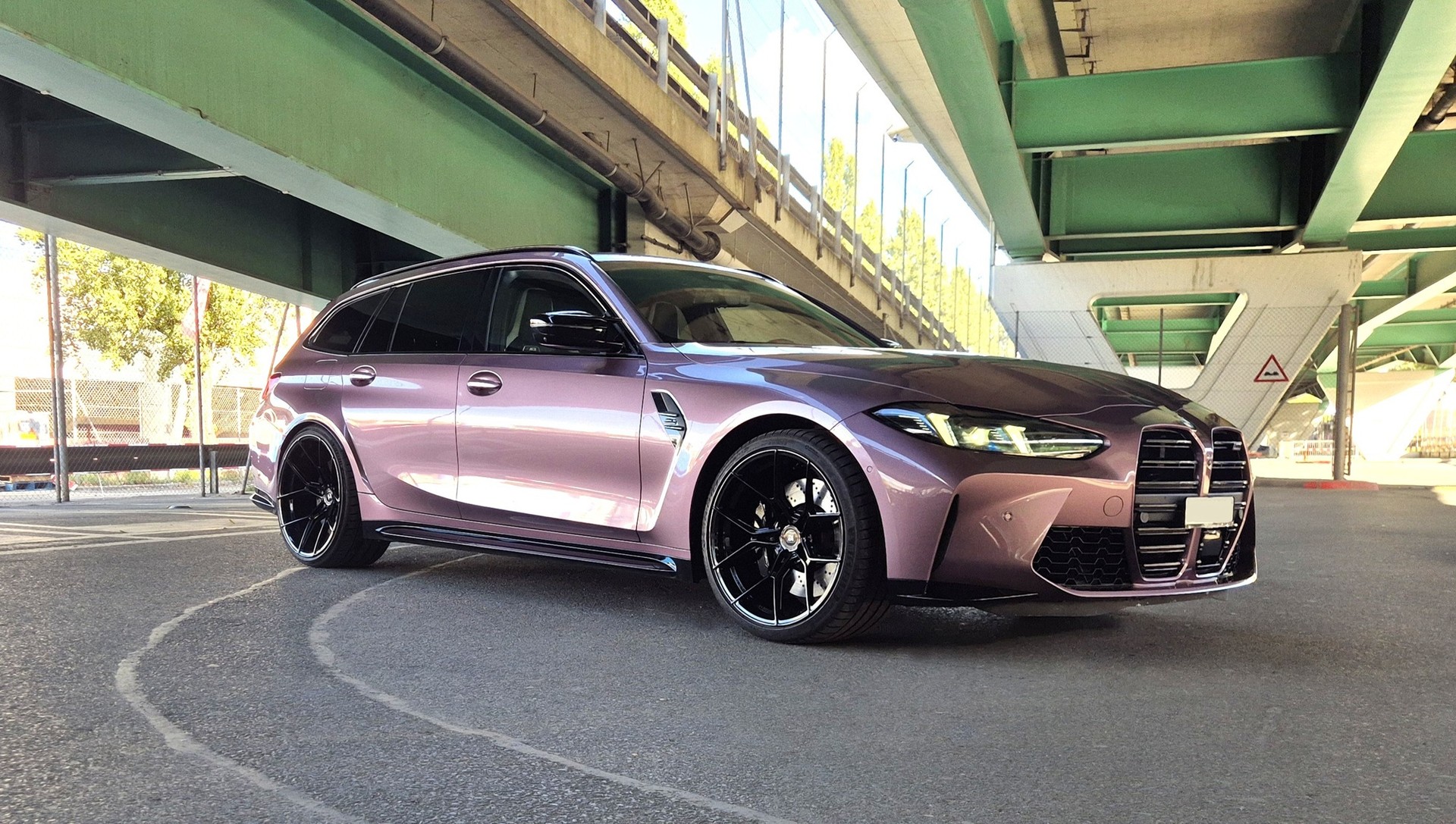 BMW M3 Touring xDrive Competition M-image-8