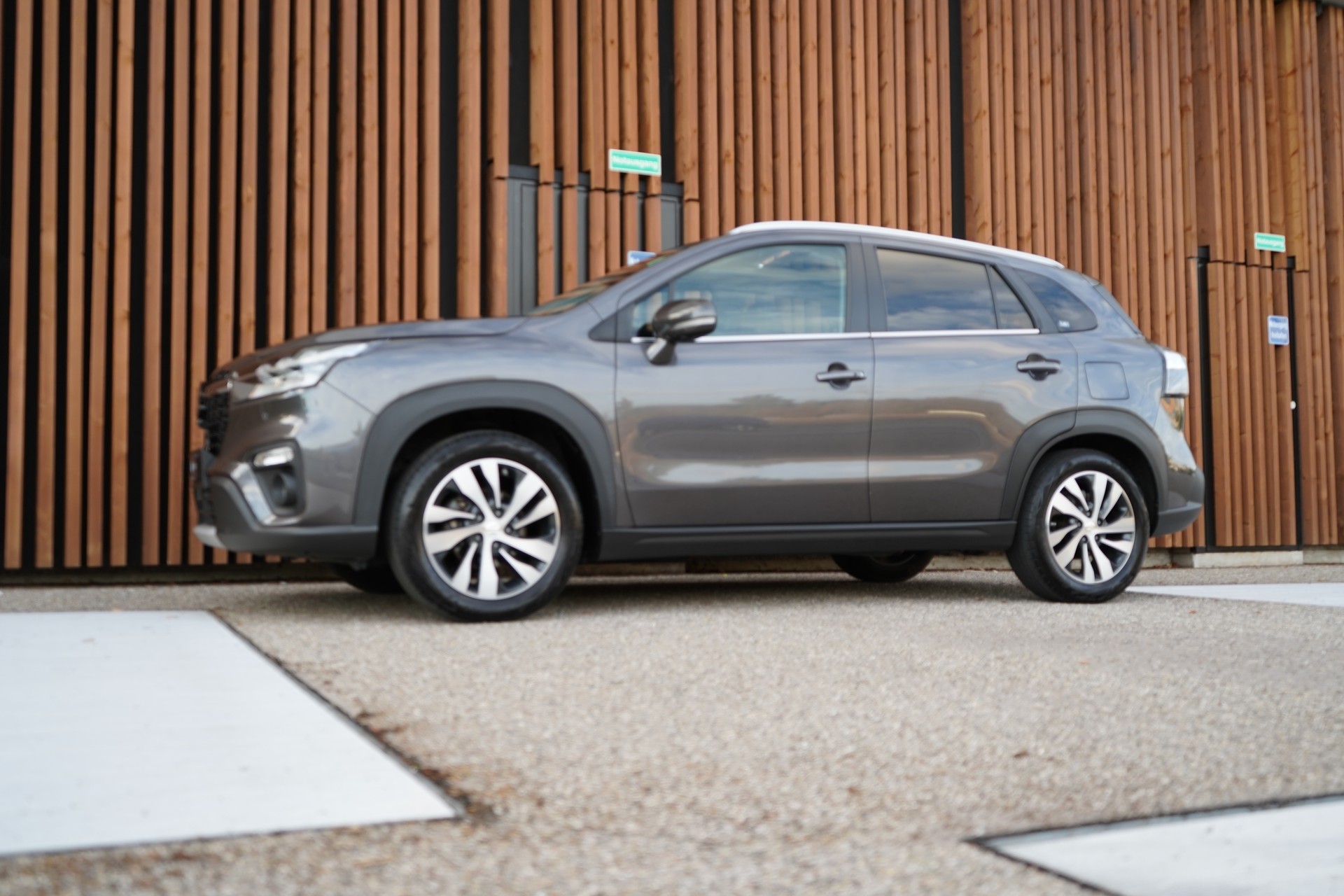 SUZUKI S-CROSS 1.5 COMPACT TOP HYBRID l 116 PS-image-9