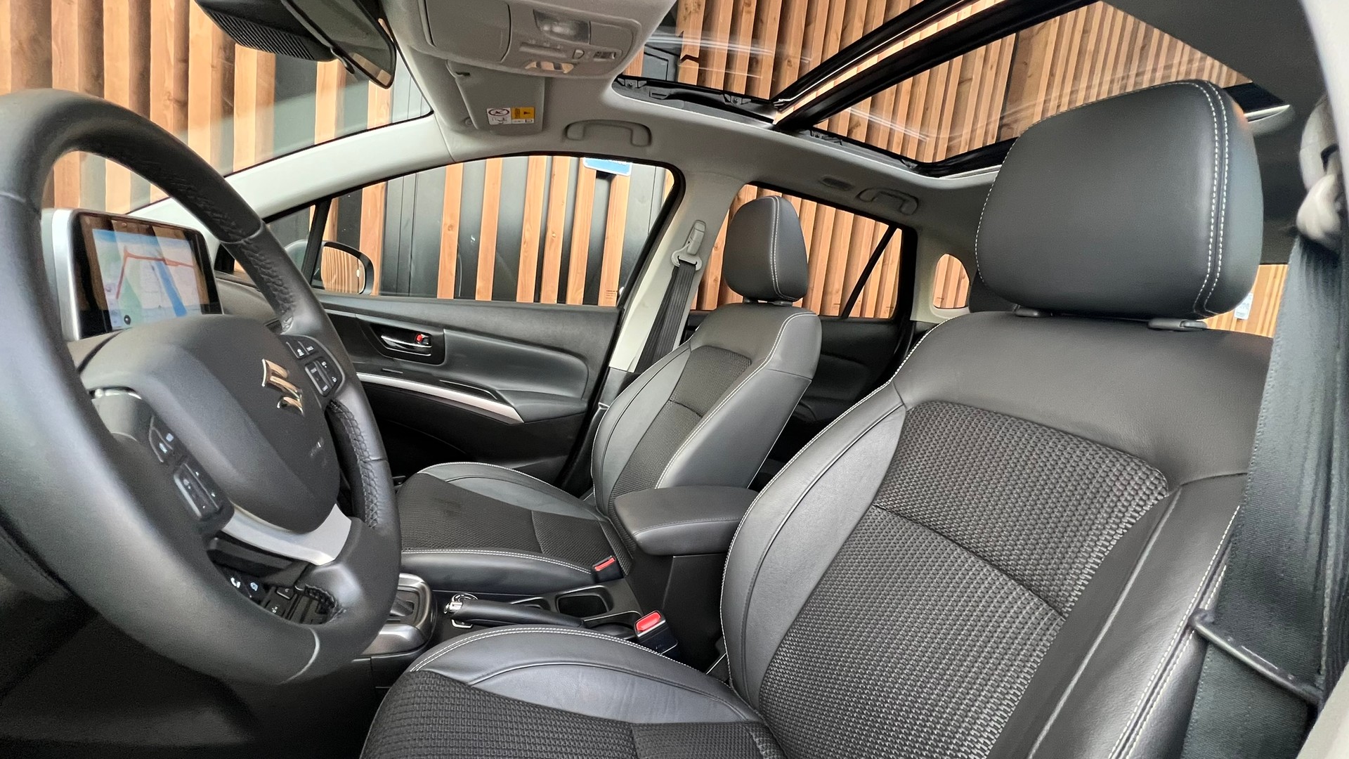 SUZUKI S-CROSS 1.5 COMPACT TOP HYBRID l 116 PS-image-24