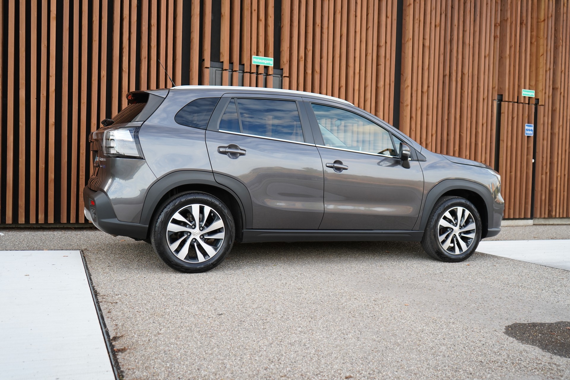 SUZUKI S-CROSS 1.5 COMPACT TOP HYBRID l 116 PS-image-10