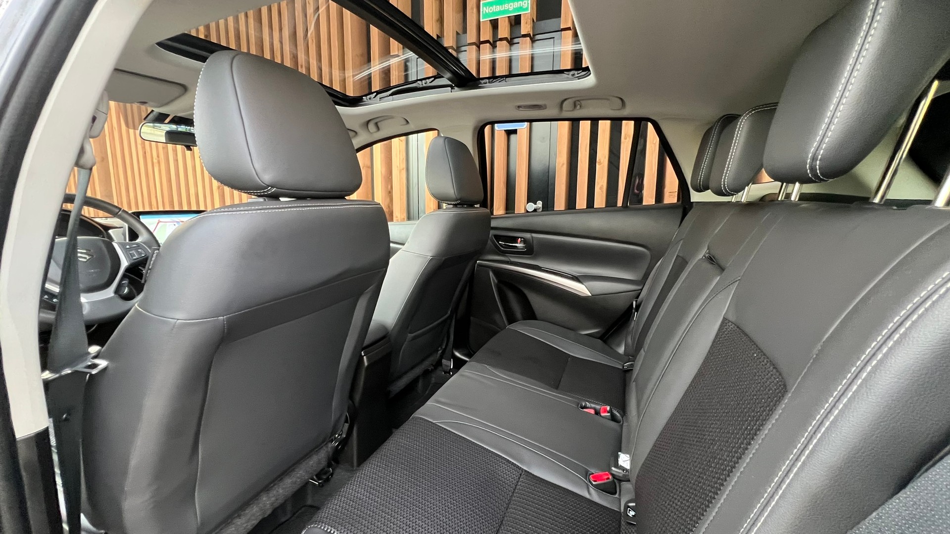 SUZUKI S-CROSS 1.5 COMPACT TOP HYBRID l 116 PS-image-28