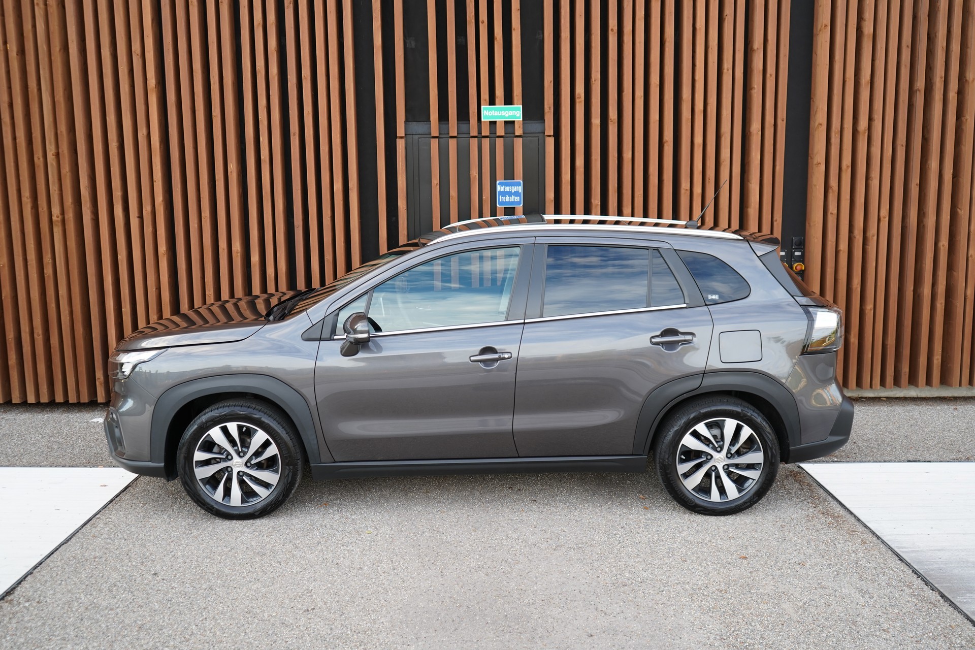 SUZUKI S-CROSS 1.5 COMPACT TOP HYBRID l 116 PS-image-5
