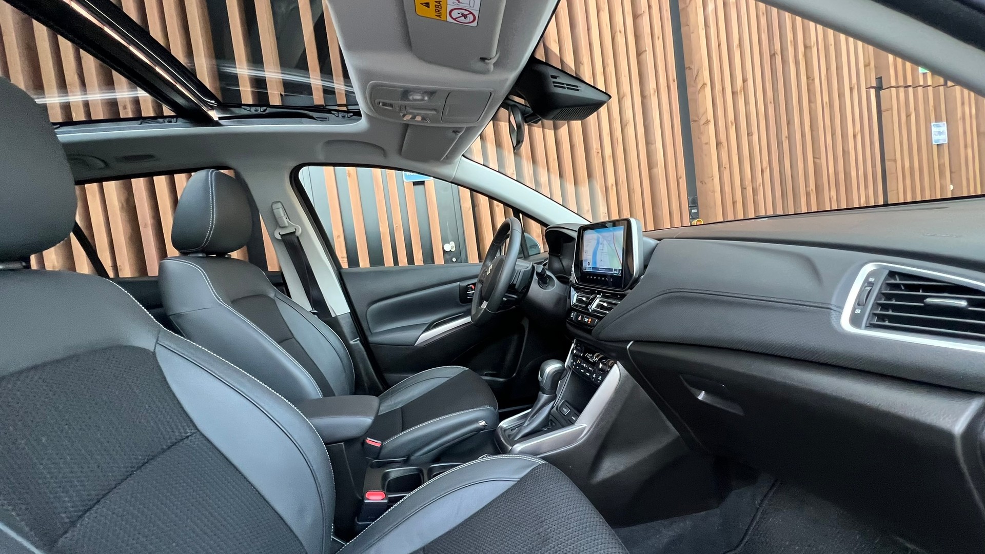 SUZUKI S-CROSS 1.5 COMPACT TOP HYBRID l 116 PS-image-25