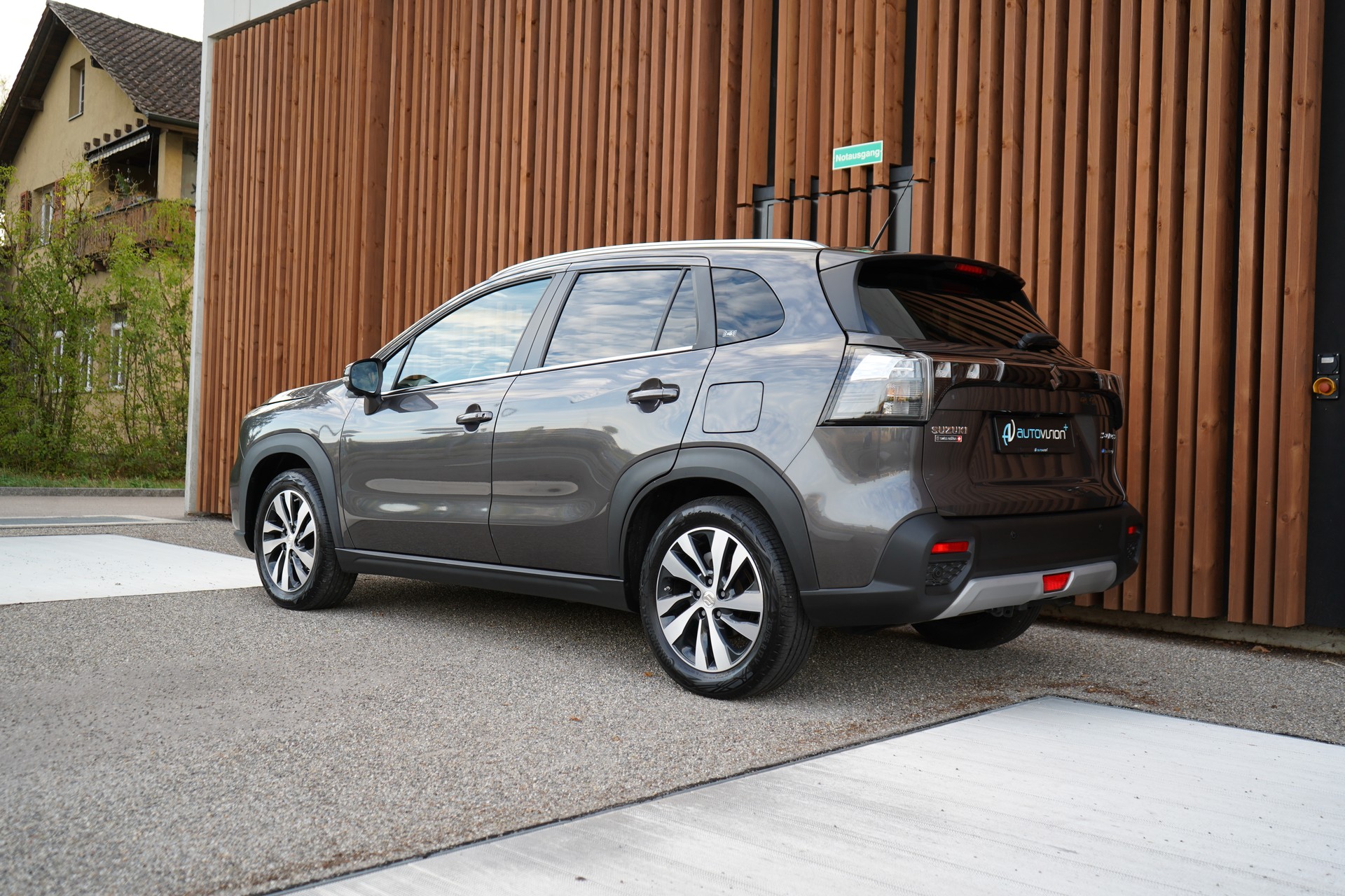 SUZUKI S-CROSS 1.5 COMPACT TOP HYBRID l 116 PS-image-8