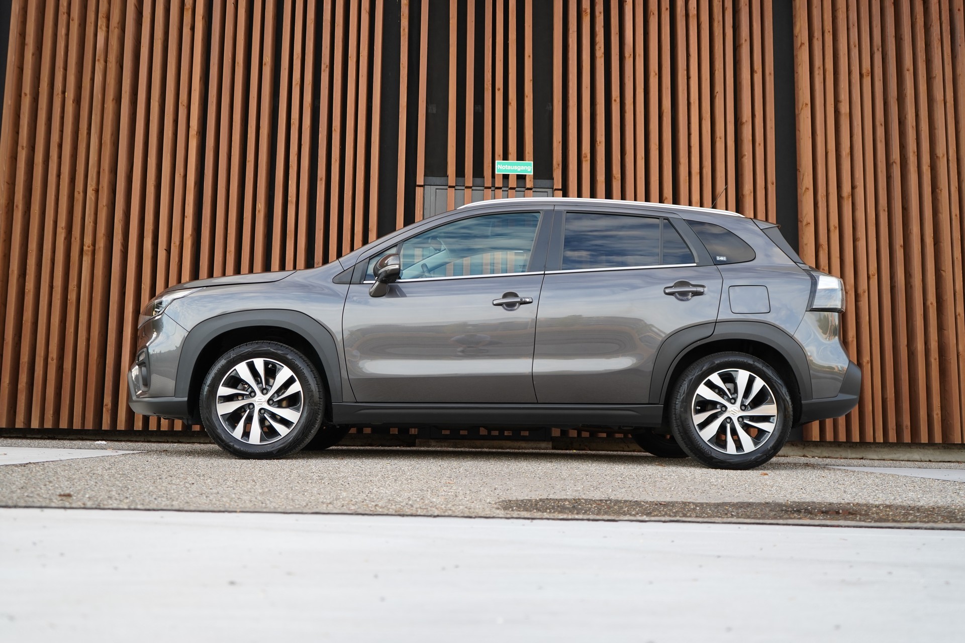 SUZUKI S-CROSS 1.5 COMPACT TOP HYBRID l 116 PS-image-3