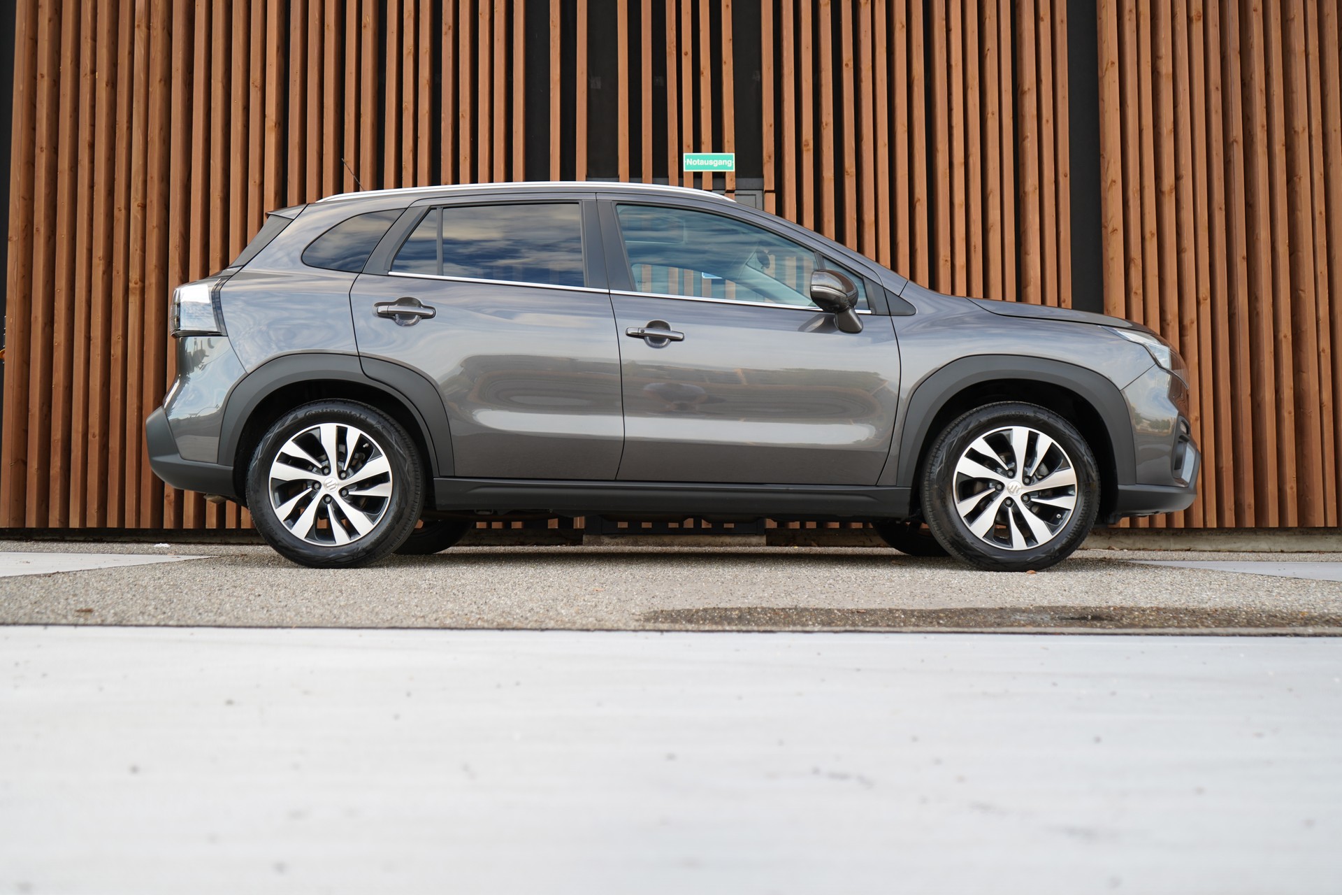 SUZUKI S-CROSS 1.5 COMPACT TOP HYBRID l 116 PS-image-2