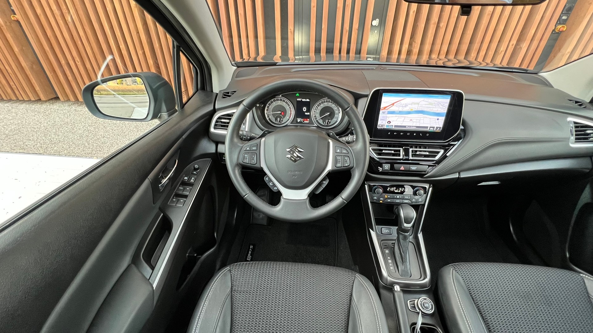 SUZUKI S-CROSS 1.5 COMPACT TOP HYBRID l 116 PS-image-21