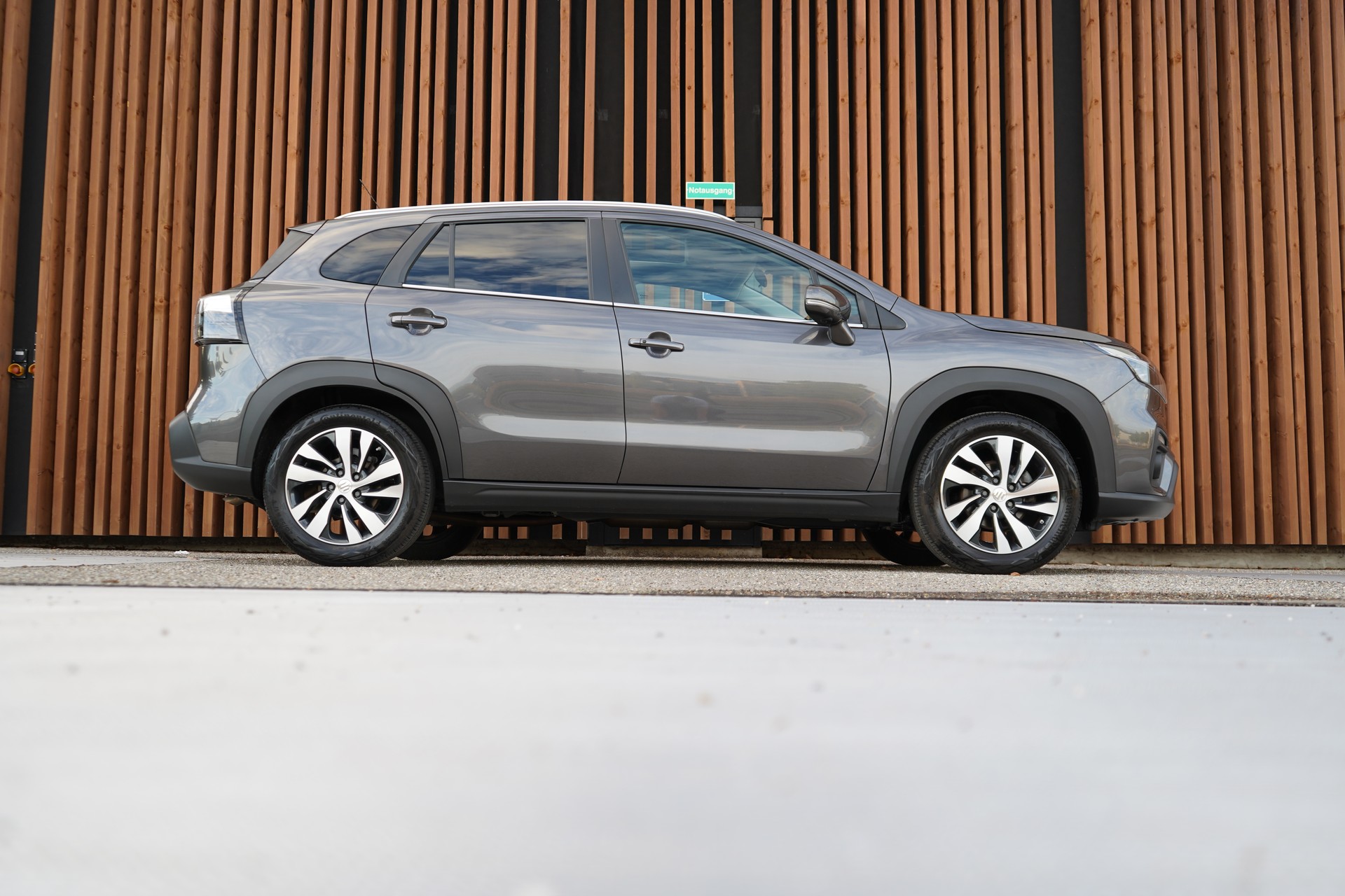 SUZUKI S-CROSS 1.5 COMPACT TOP HYBRID l 116 PS-image-0