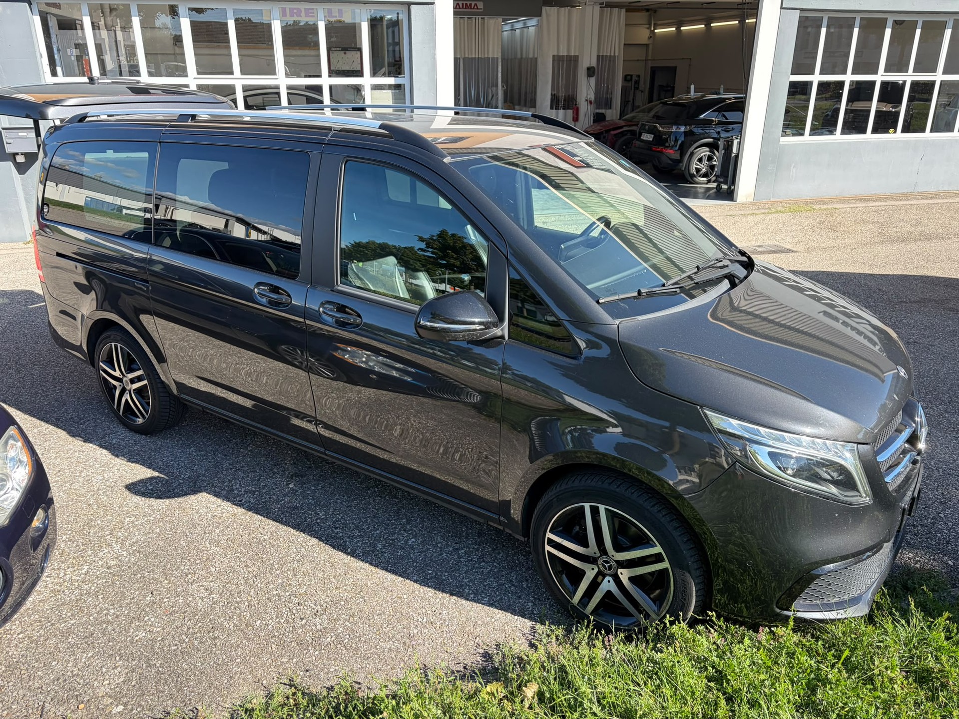 MERCEDES-BENZ V 300 d extralang Swiss Edition 4Matic 9G-Tronic-image-1