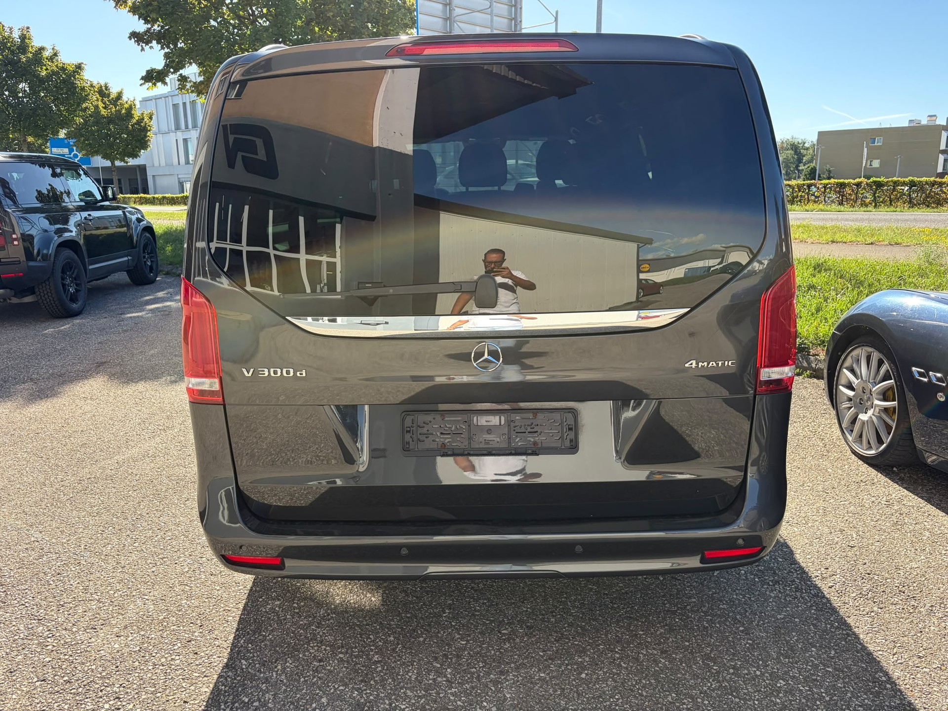 MERCEDES-BENZ V 300 d extralang Swiss Edition 4Matic 9G-Tronic-image-3
